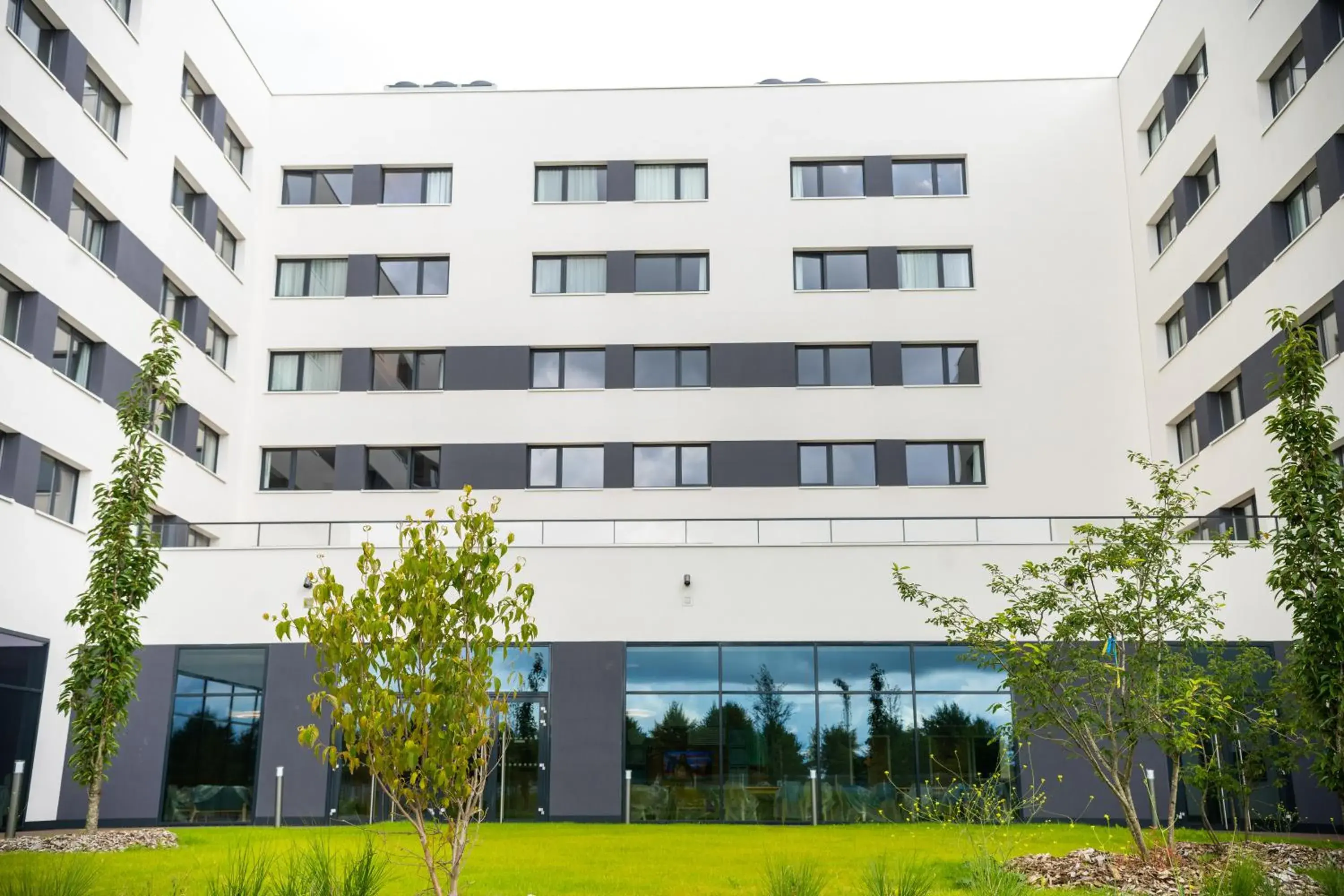 Standard Queen Room - Disability Access in Holiday Inn Paris CDG Airport an IHG Hotel Standard Queen Room - Disability Access in Holiday Inn Paris CDG Airport an IHG Hotel