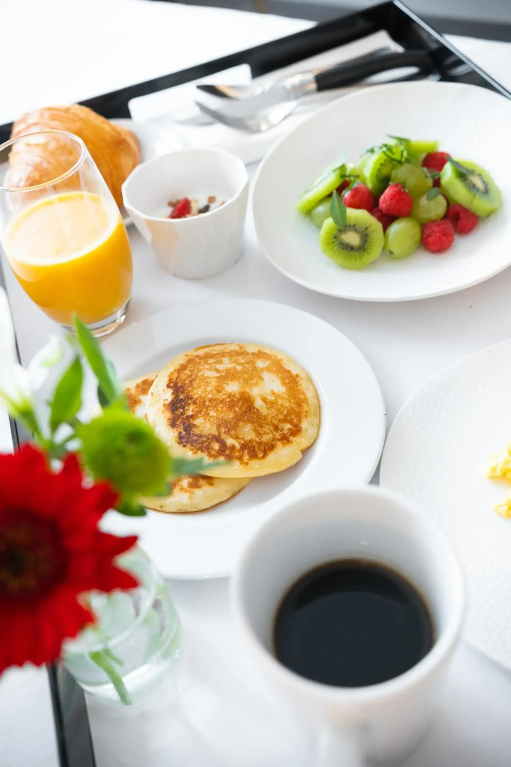 Standard Queen Room in Holiday Inn Paris CDG Airport an IHG Hotel Standard Queen Room in Holiday Inn Paris CDG Airport an IHG Hotel