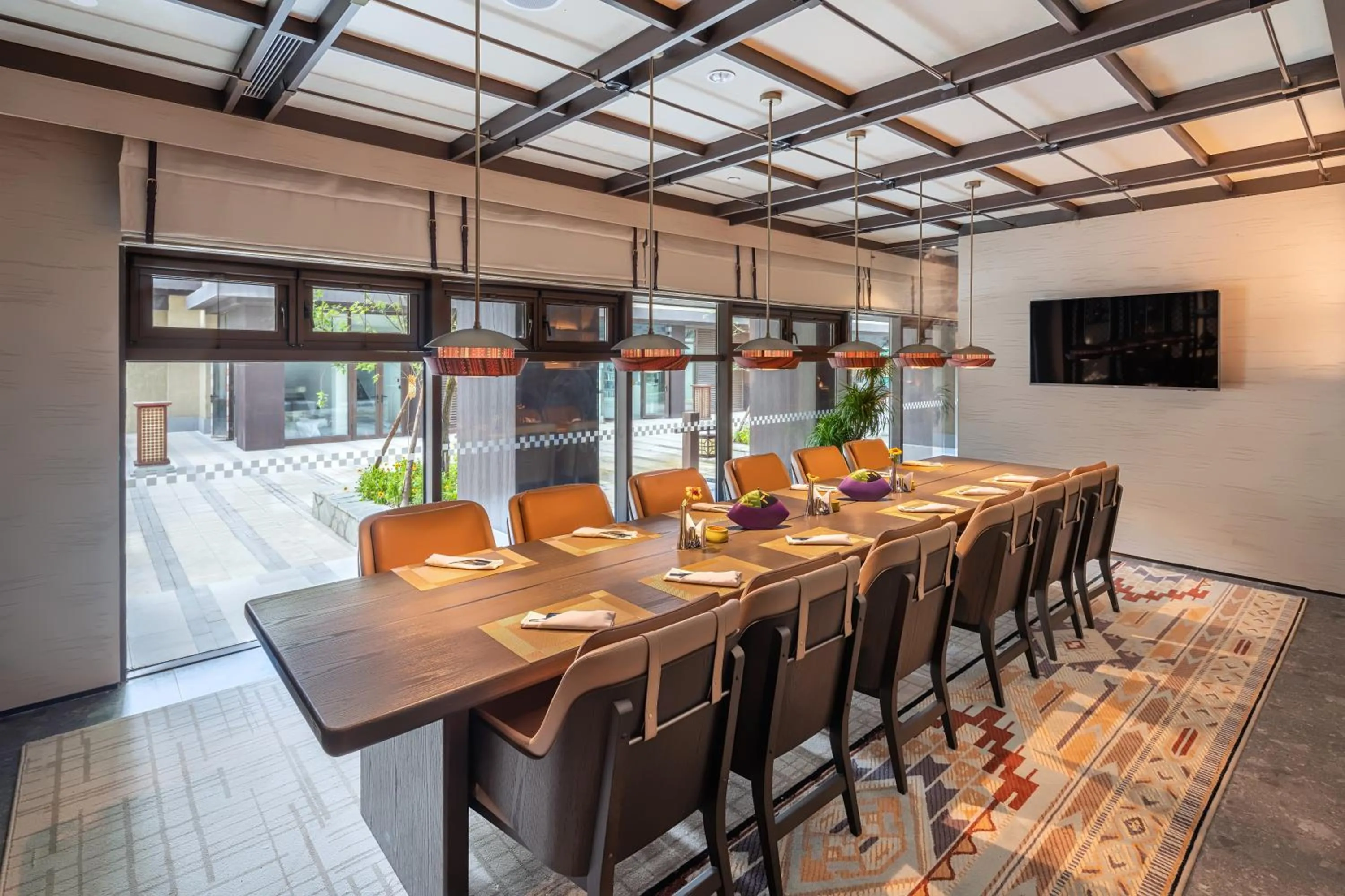 Dining area in Hotel Indigo Jiuzhai by IHG