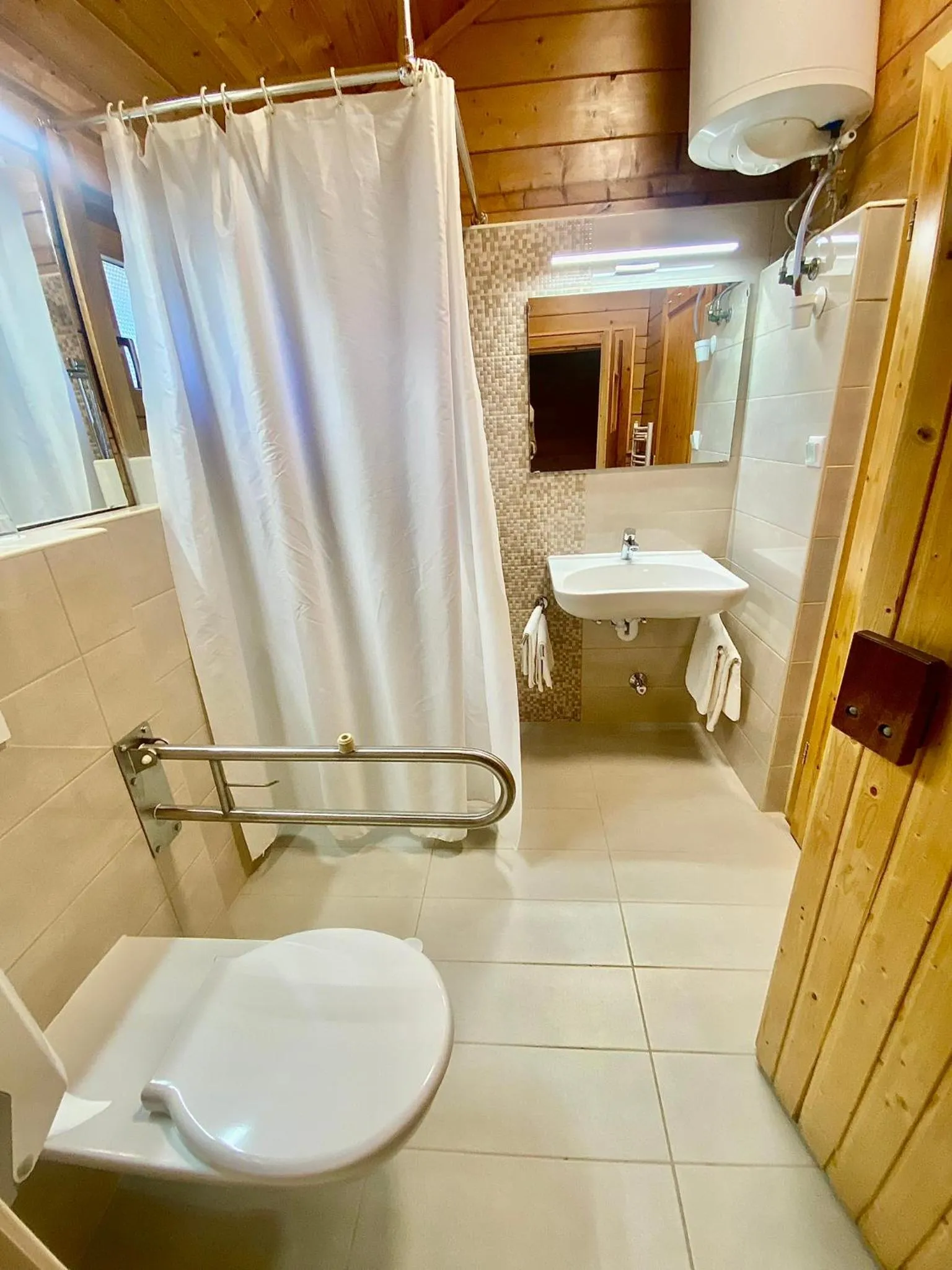 Bathroom in Petneházy Aparthotel