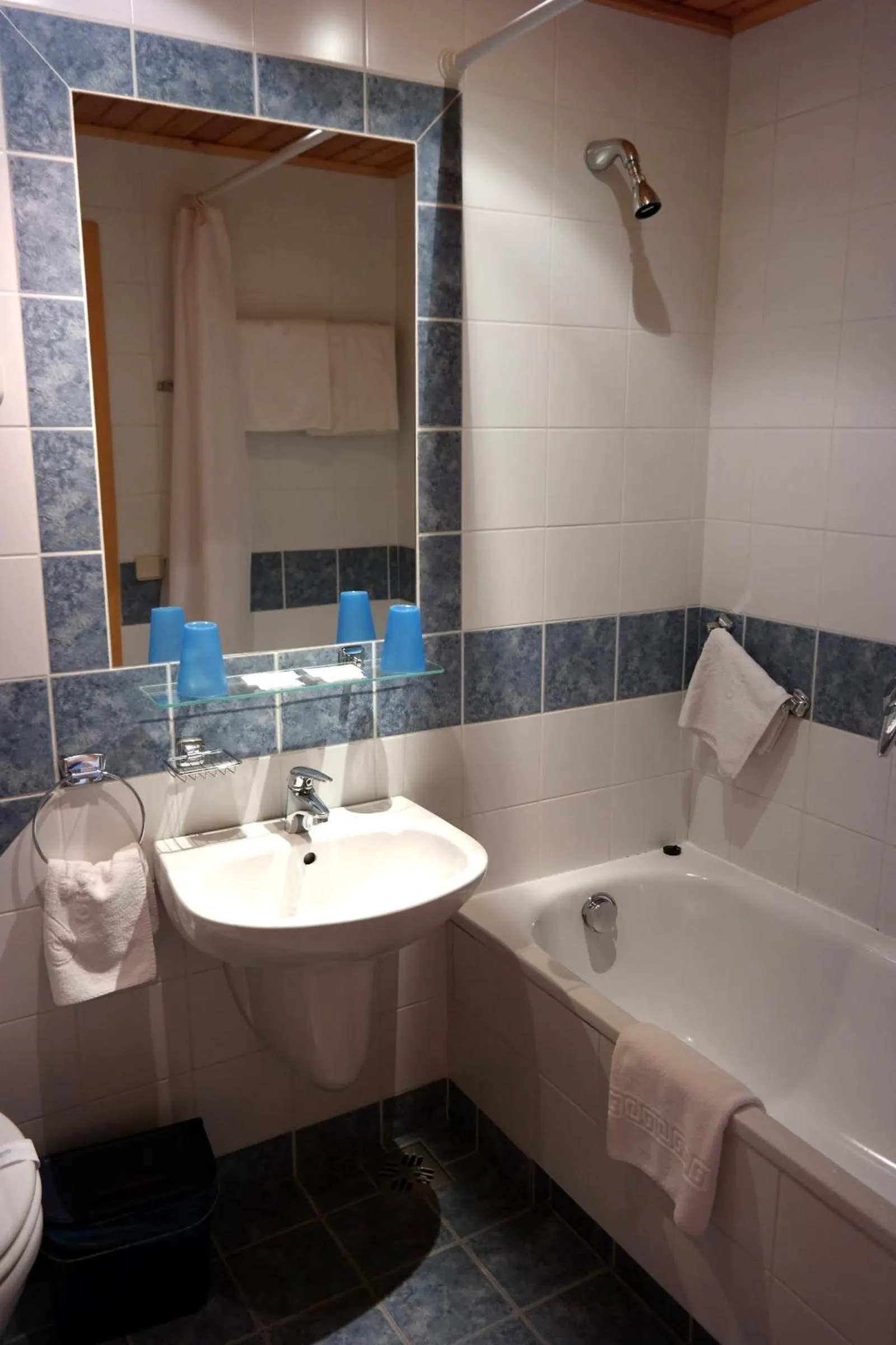 Bathroom in Petneházy Aparthotel