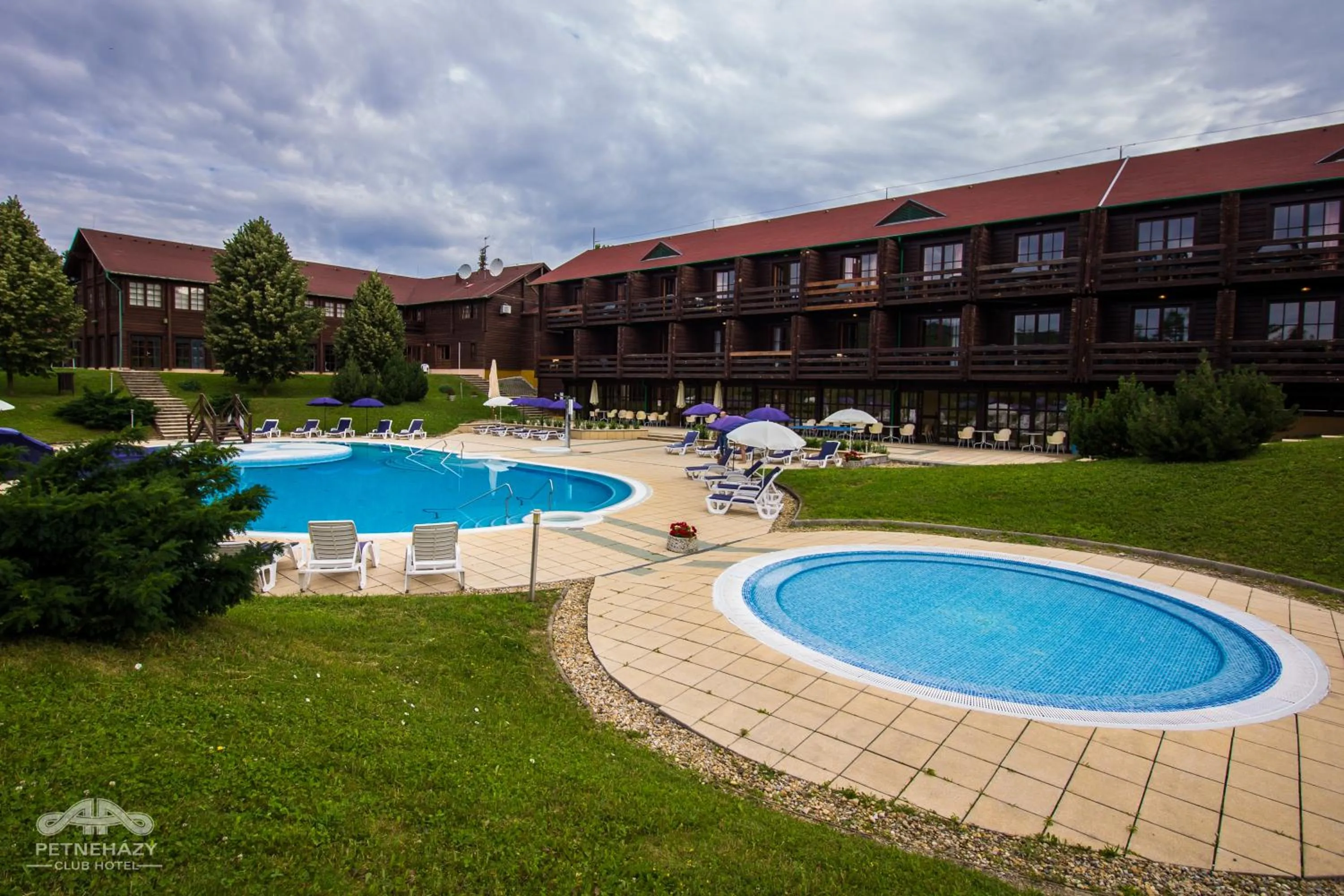 Garden in Petneházy Aparthotel