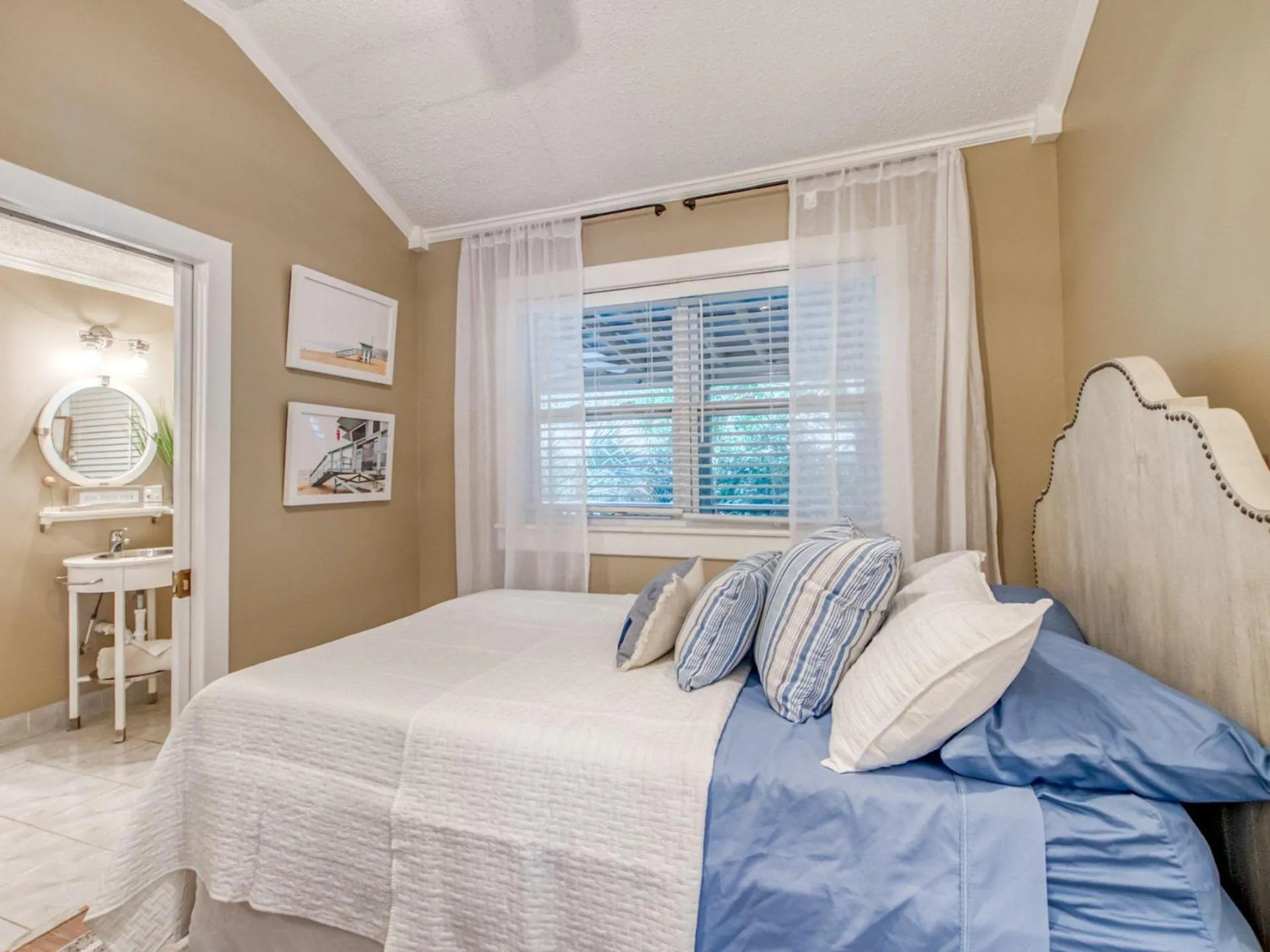 Bed in Latitude Adjustment Main House