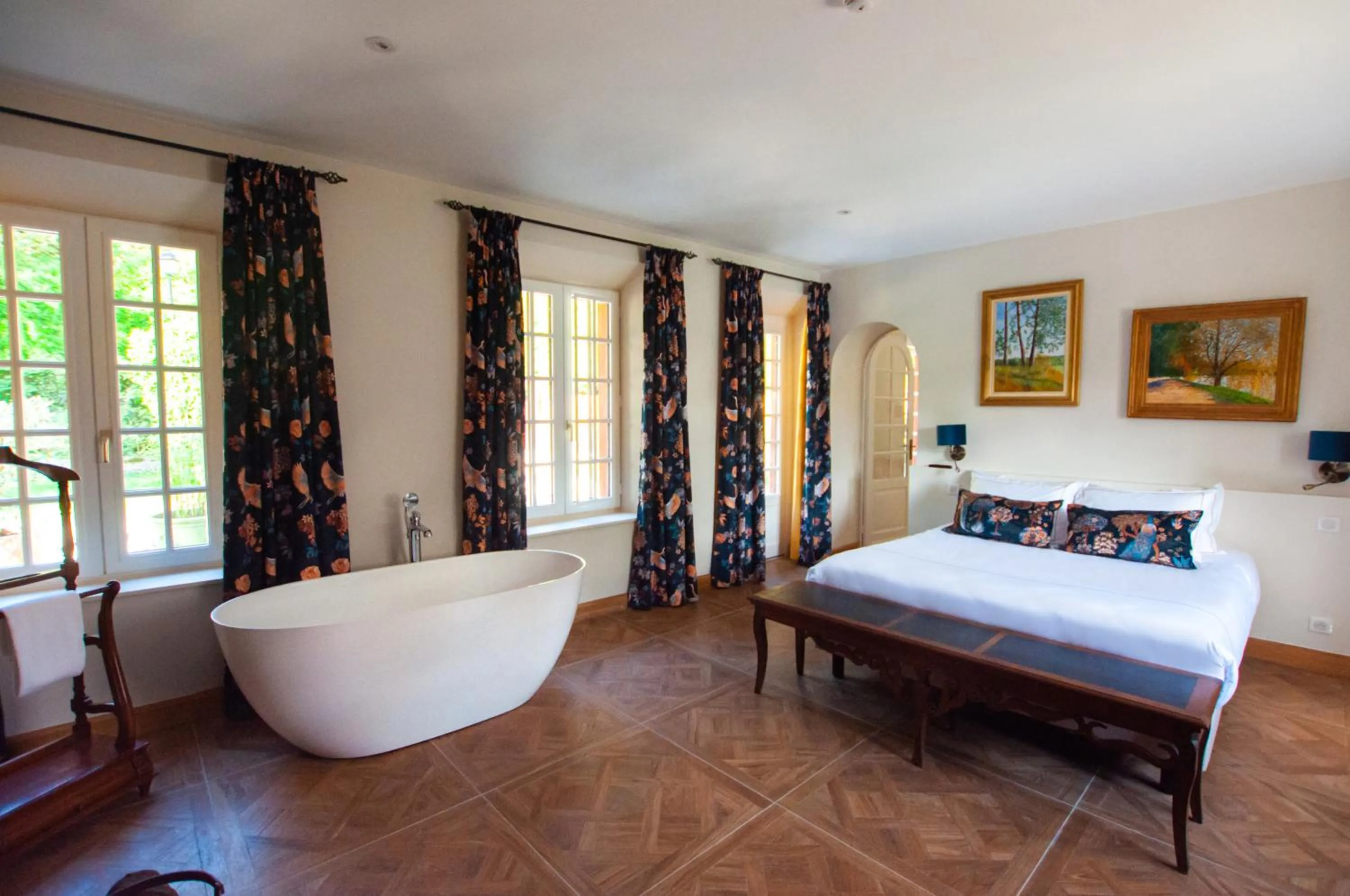 Bathroom, Bed in Moulin de Fourges