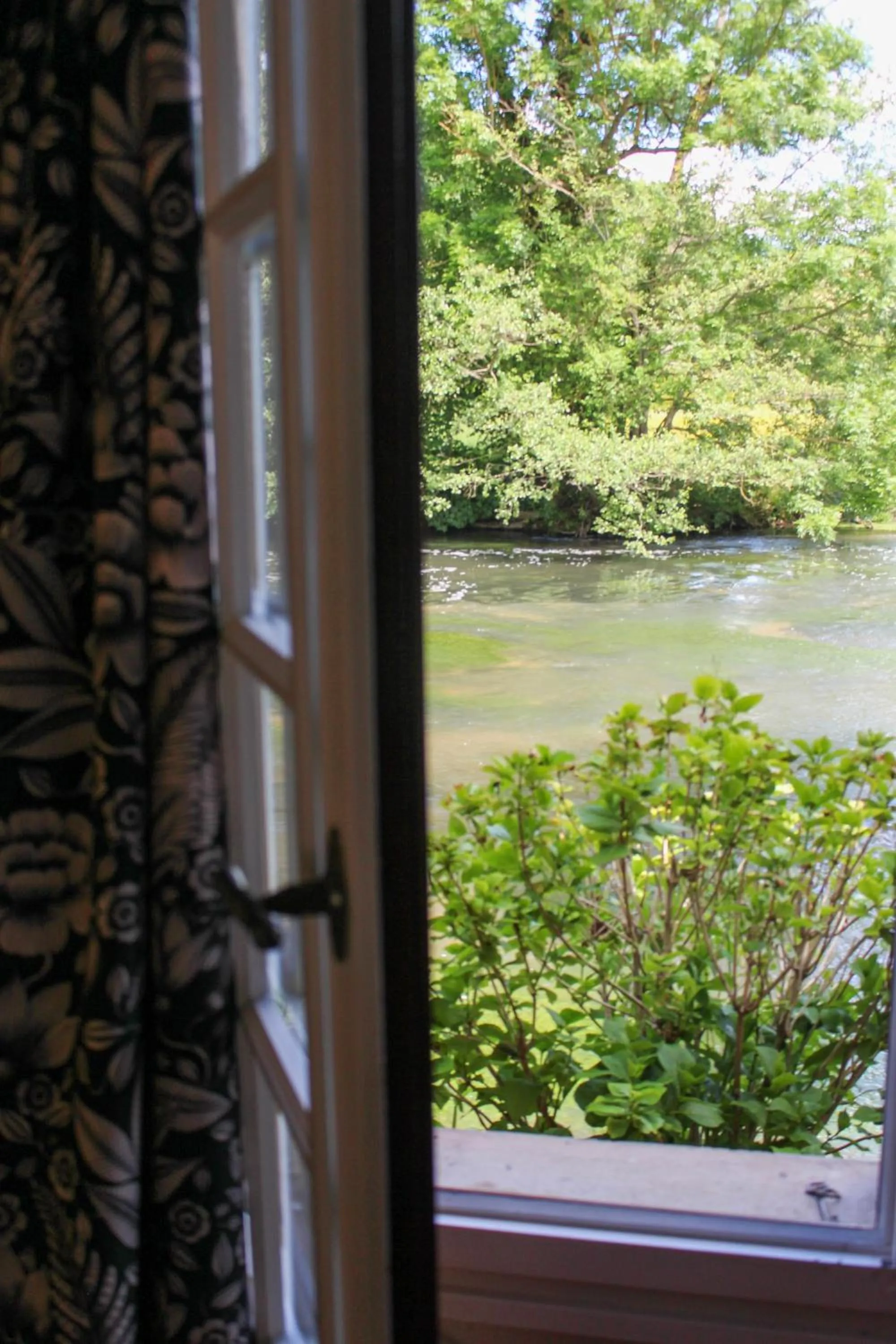 River view in Moulin de Fourges