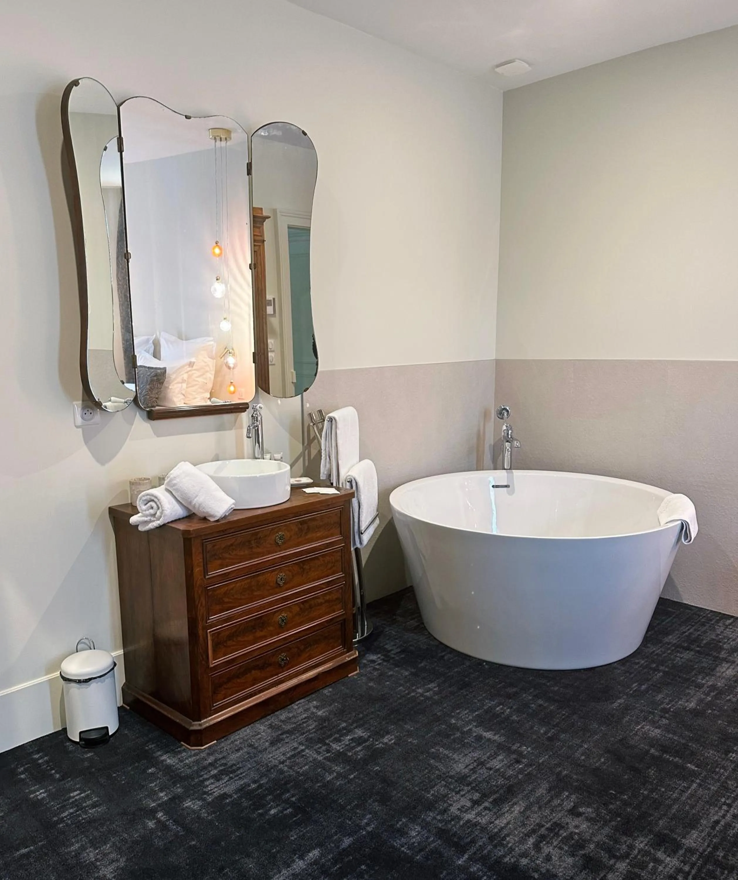 Bath in Moulin de Fourges