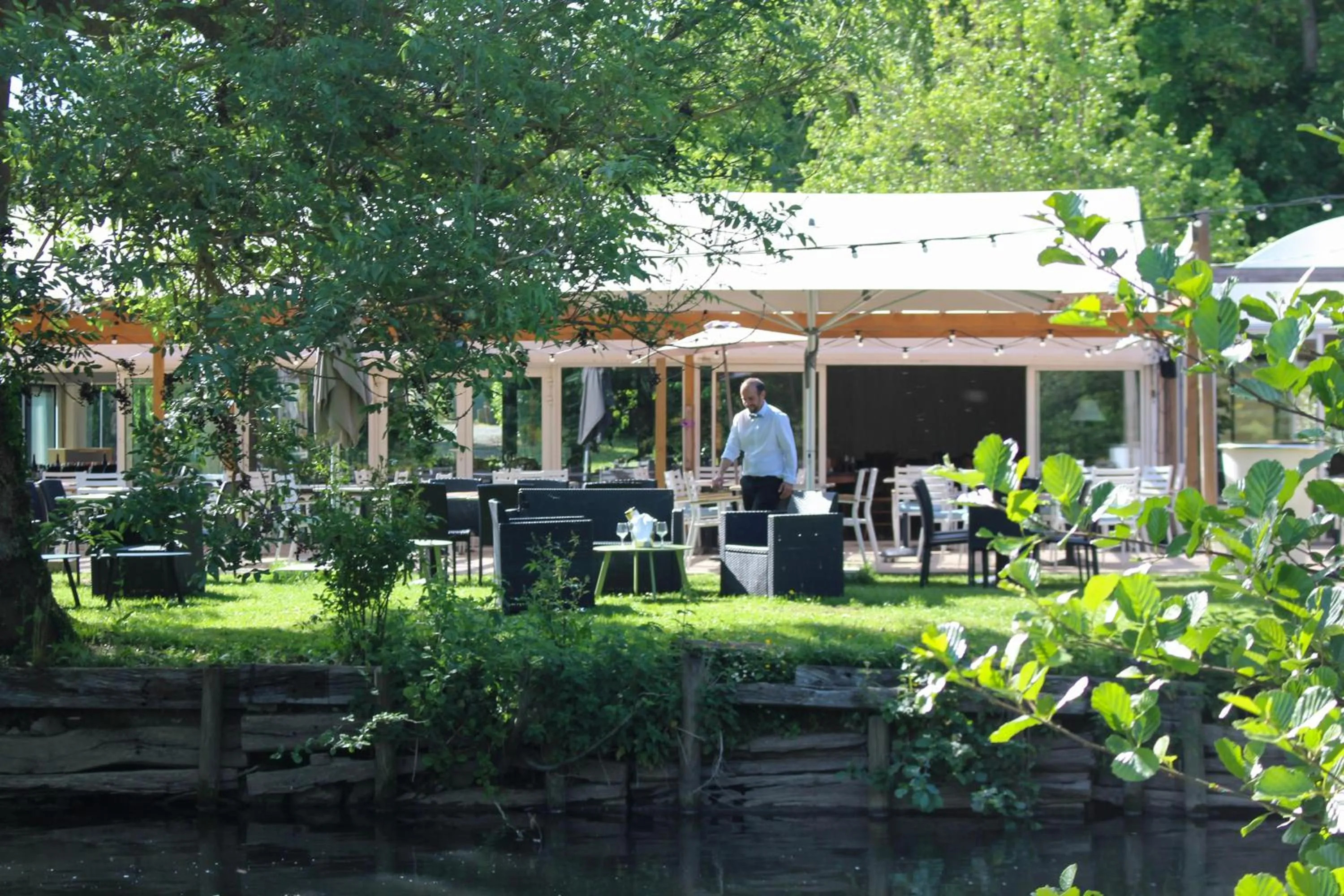 Restaurant/places to eat in Moulin de Fourges