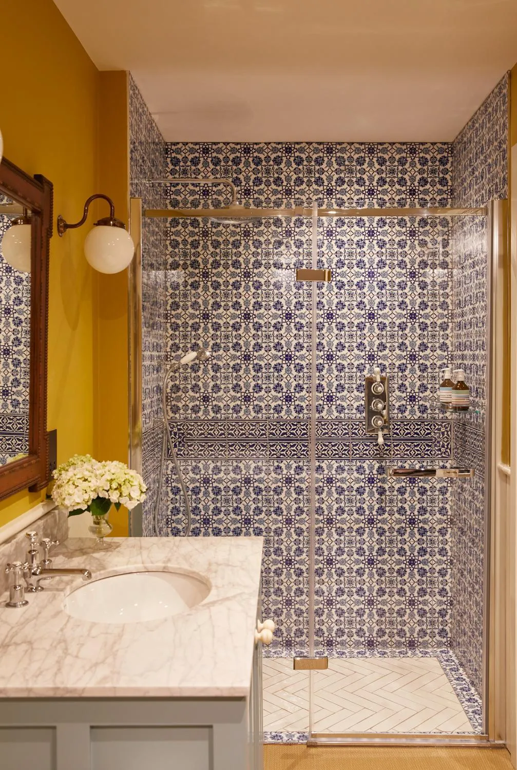 Bathroom in The Bear Inn, Hodnet