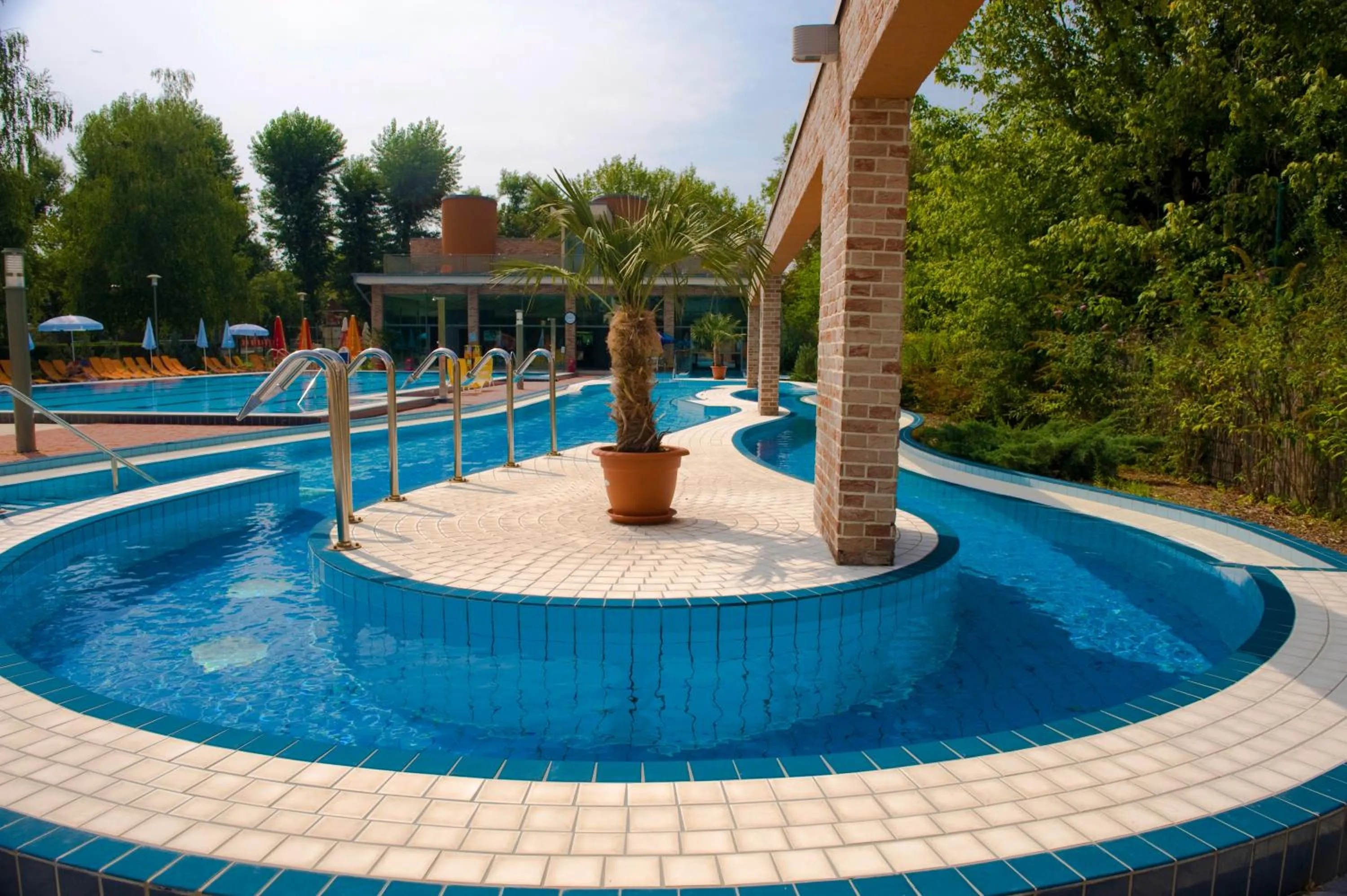 Swimming pool in Holiday Beach Budapest Hotel