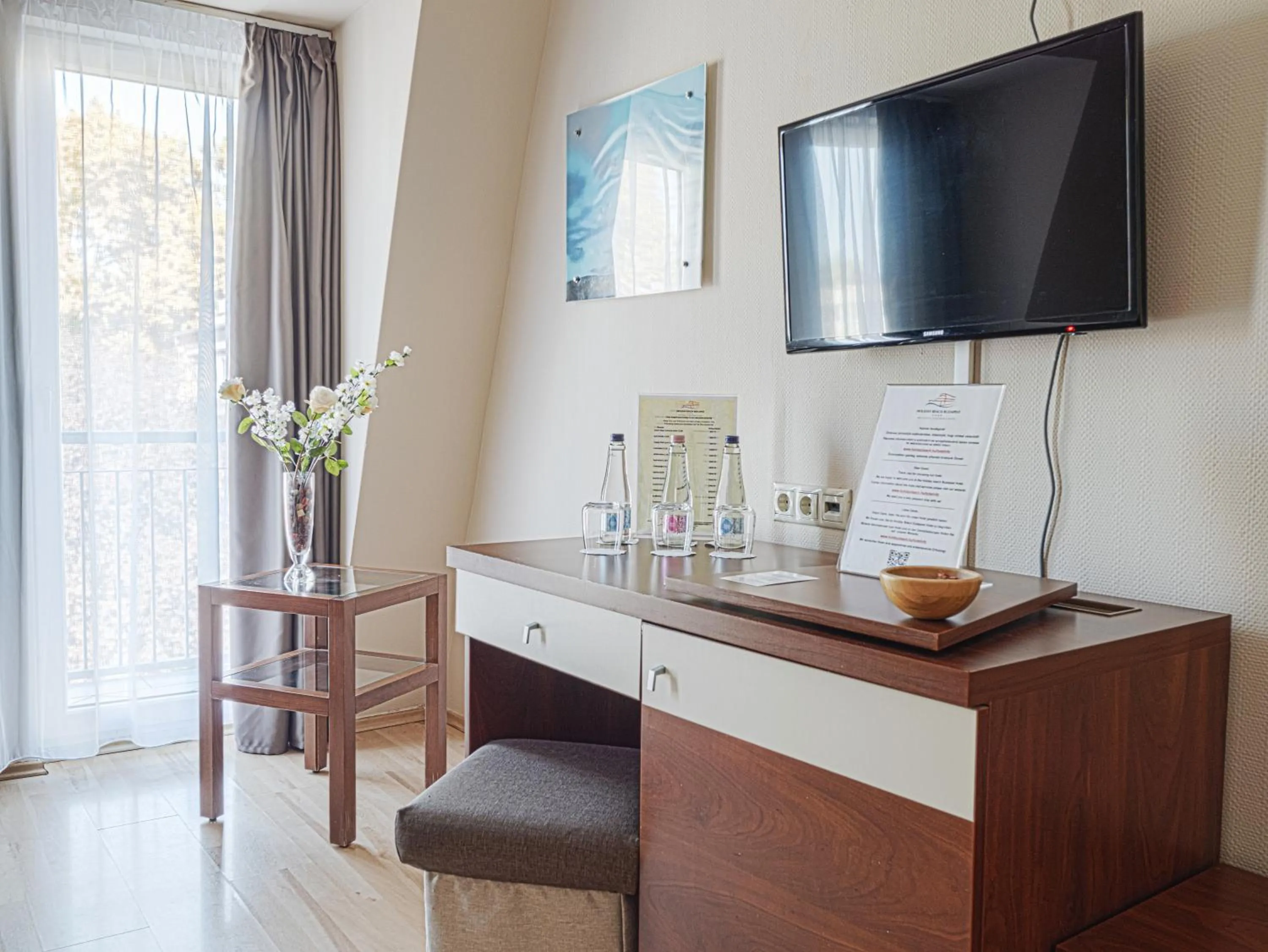 TV and multimedia in Holiday Beach Budapest Hotel