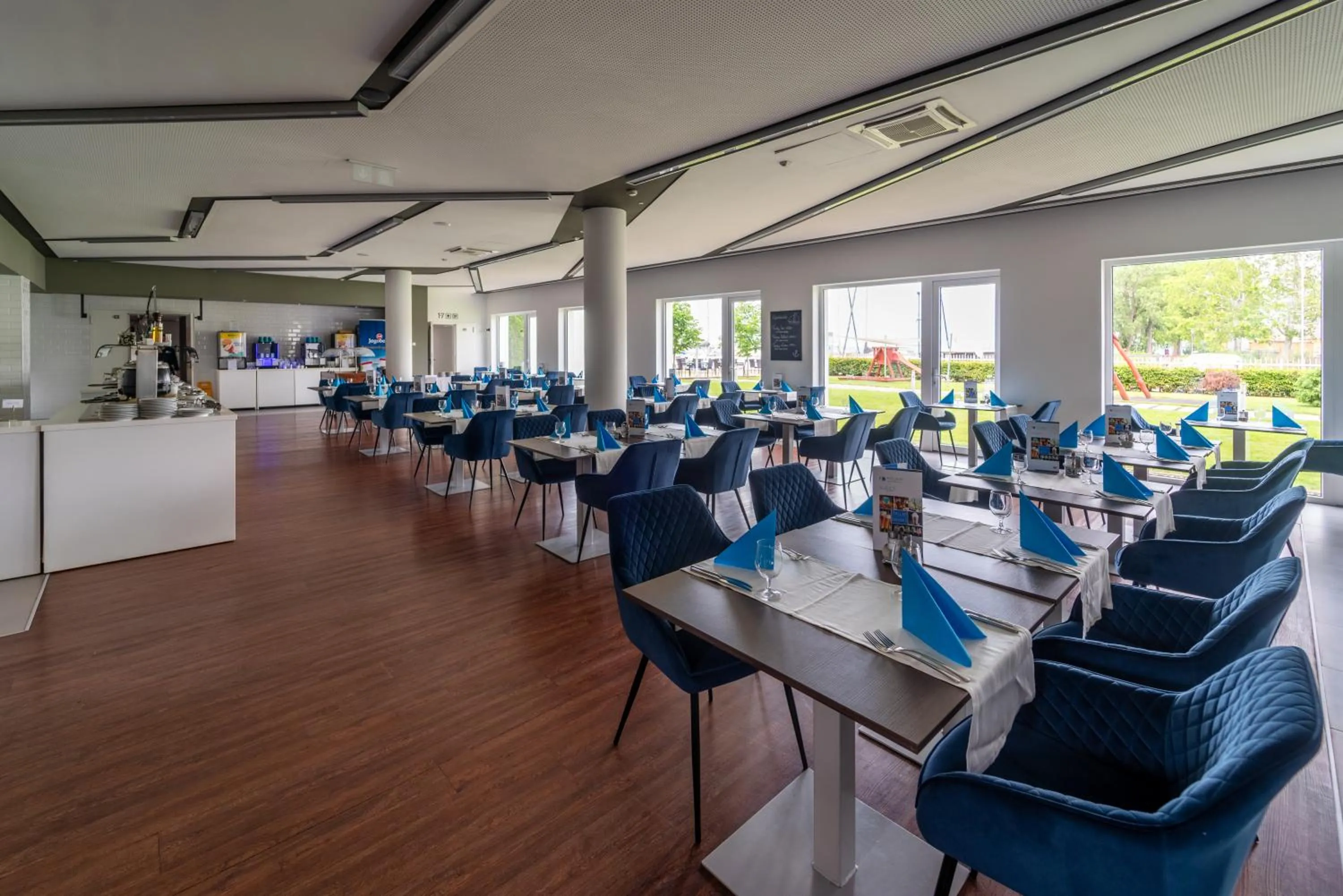 Restaurant/places to eat in Hotel Yacht Wellness & Business