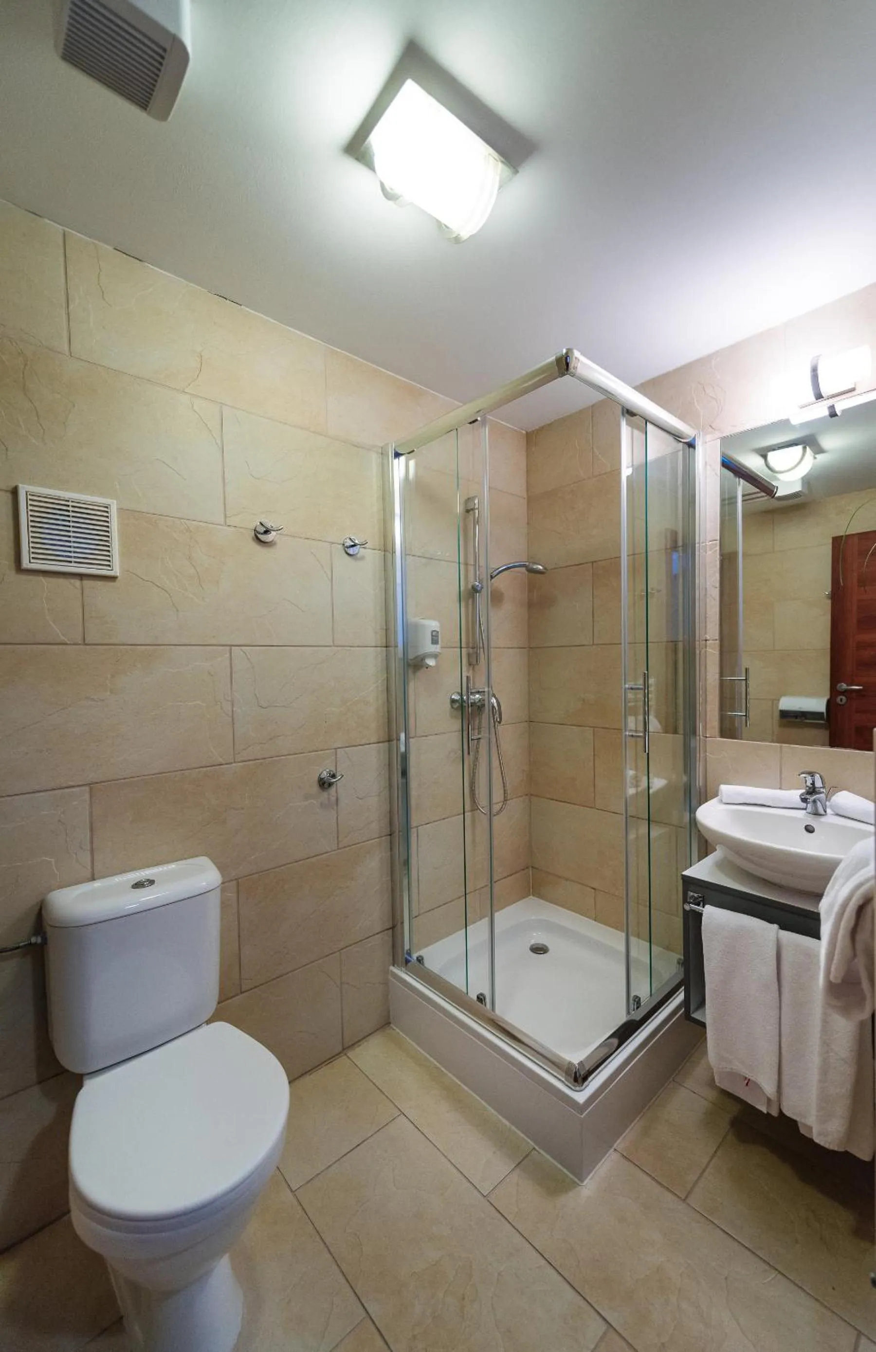 Shower in Hotel Yacht Wellness & Business