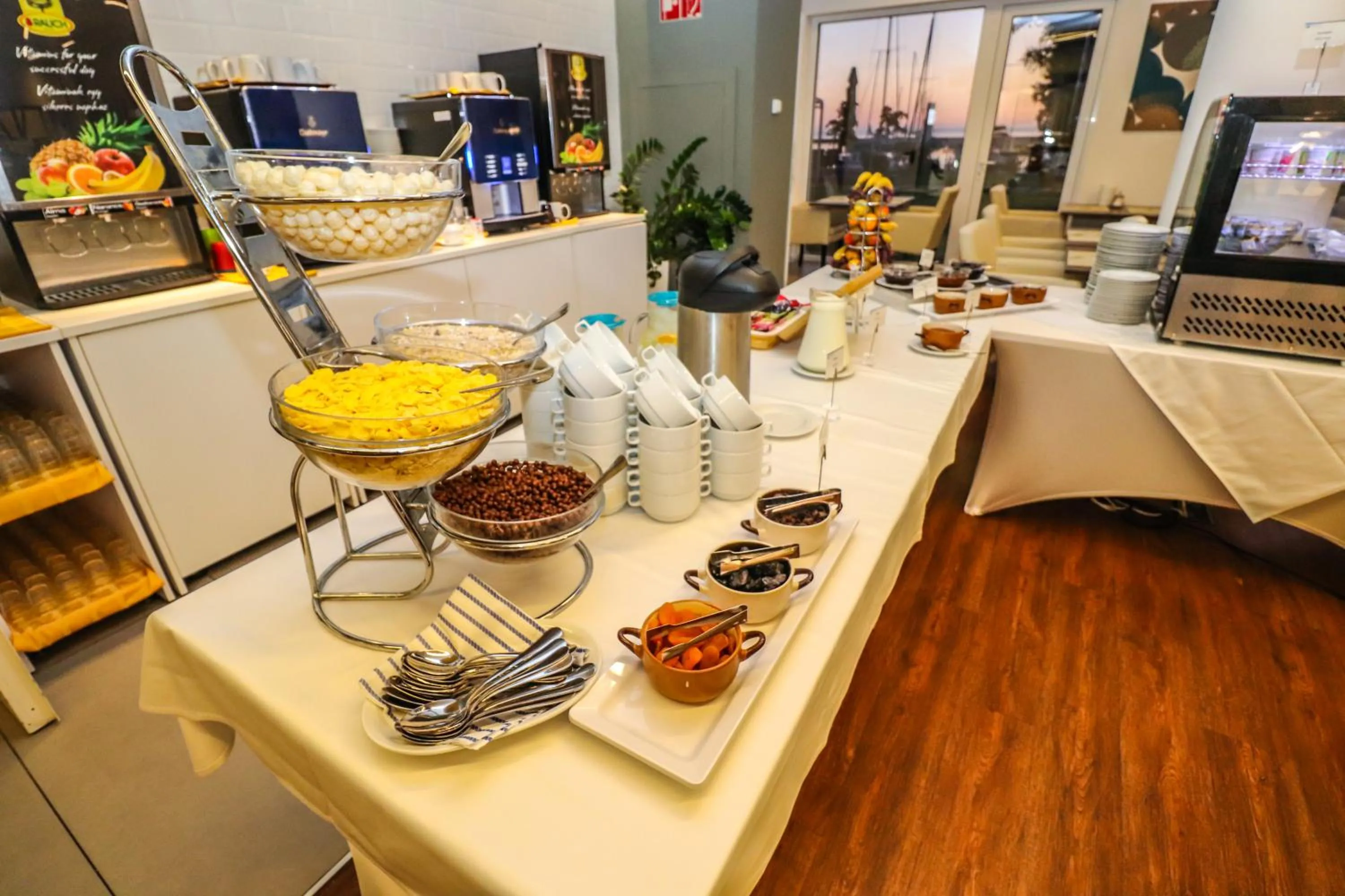 Food and drinks in Hotel Yacht Wellness & Business