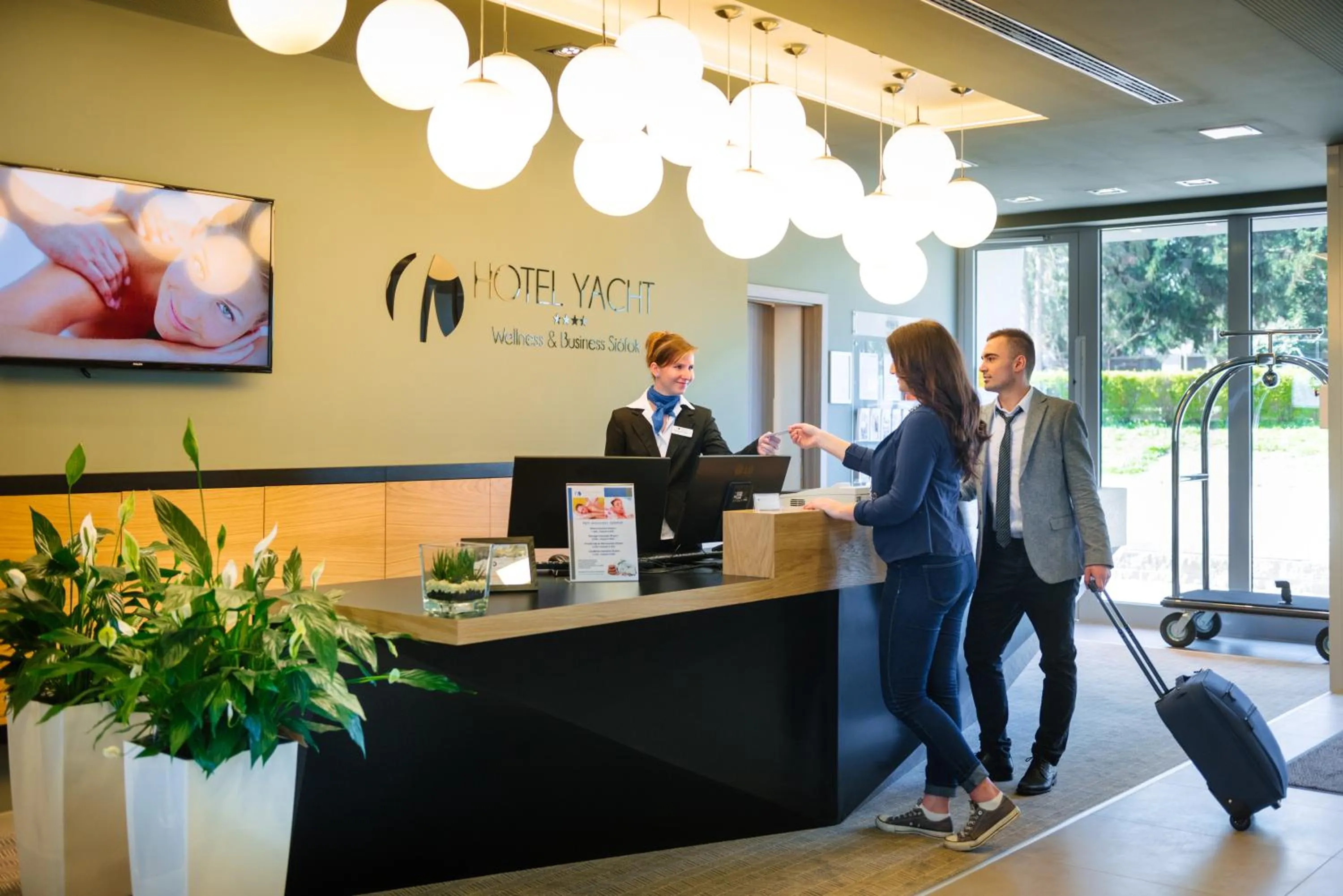 Staff in Hotel Yacht Wellness & Business