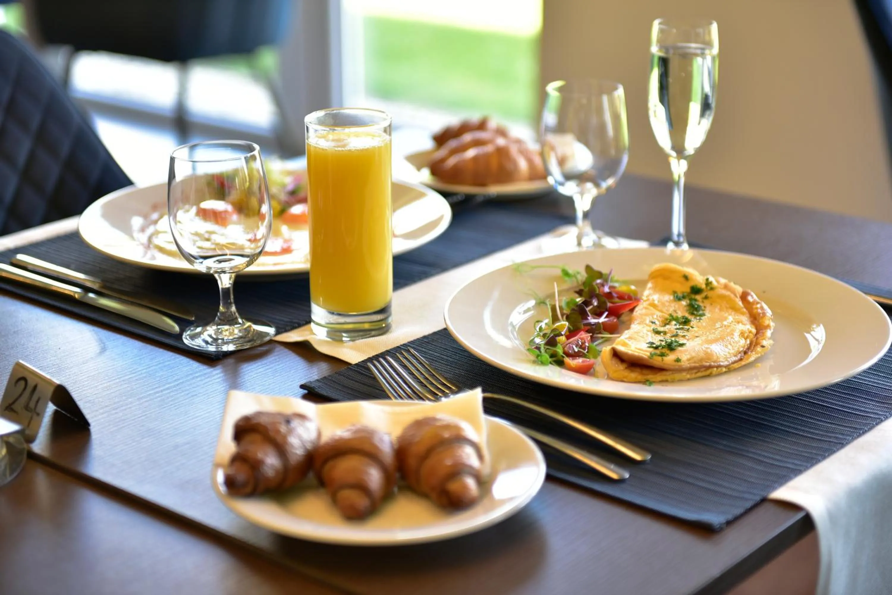 Food and drinks in Hotel Yacht Wellness & Business