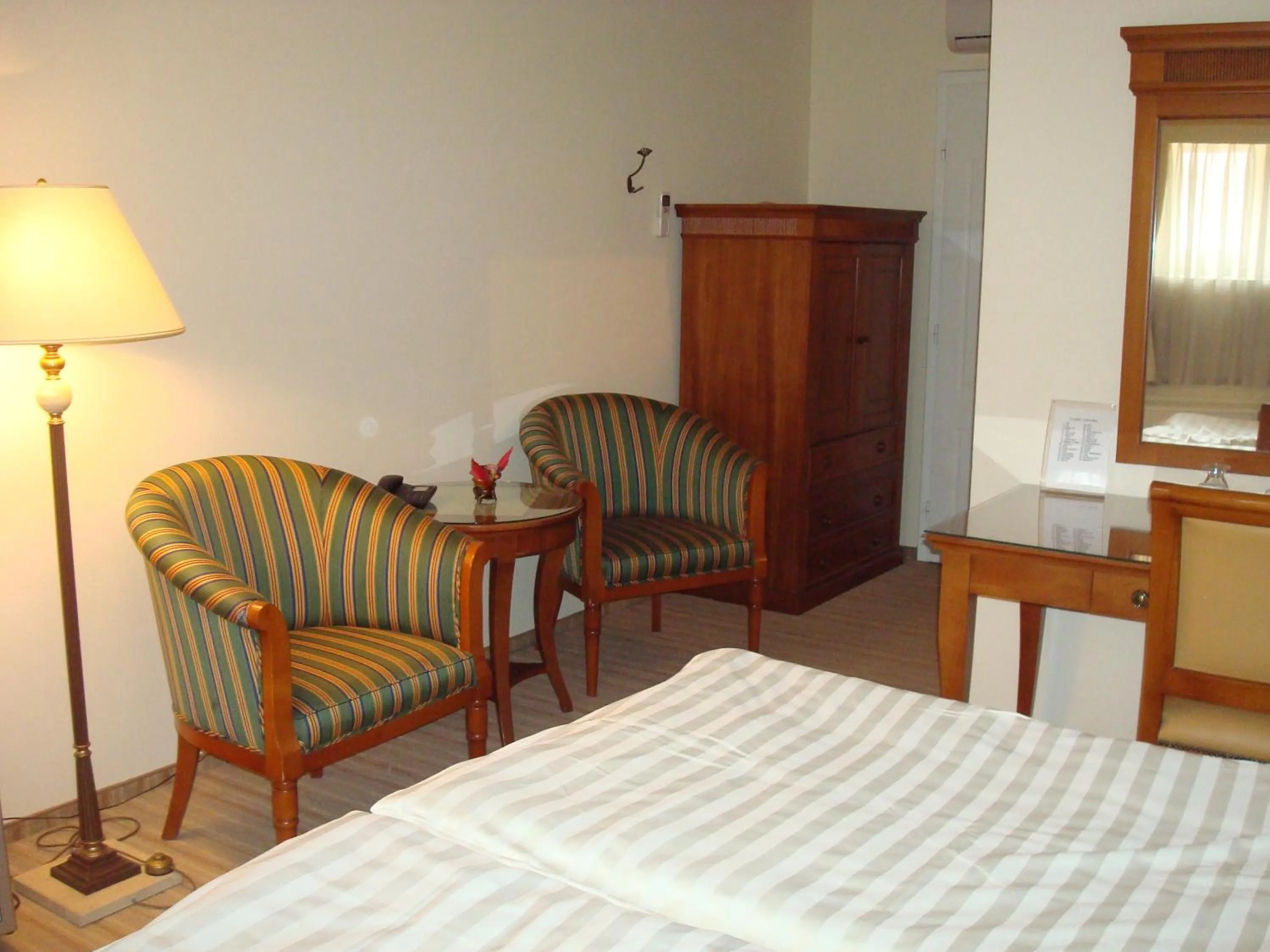 Photo of the whole room, Bed in Hotel Romantik Eger