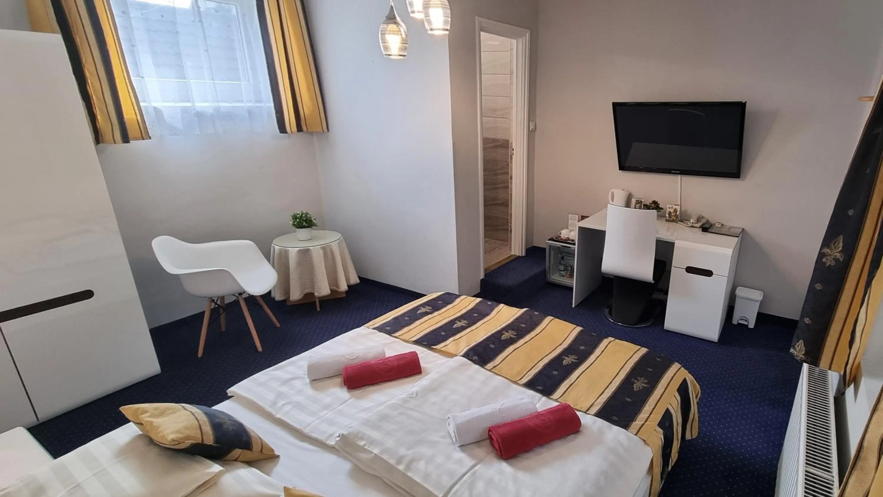 Bed in Hotel Romantik Eger