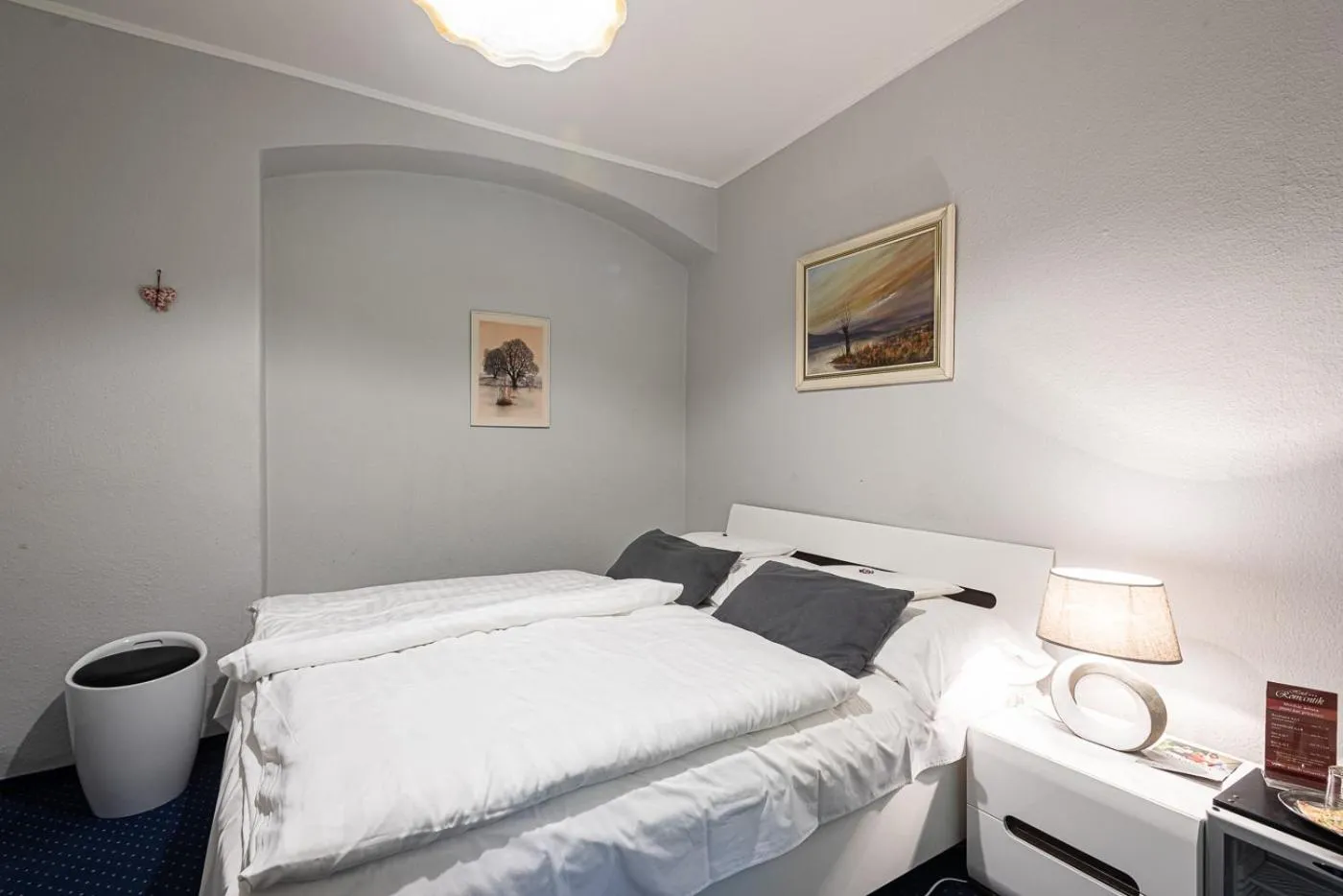 Bed in Hotel Romantik Eger