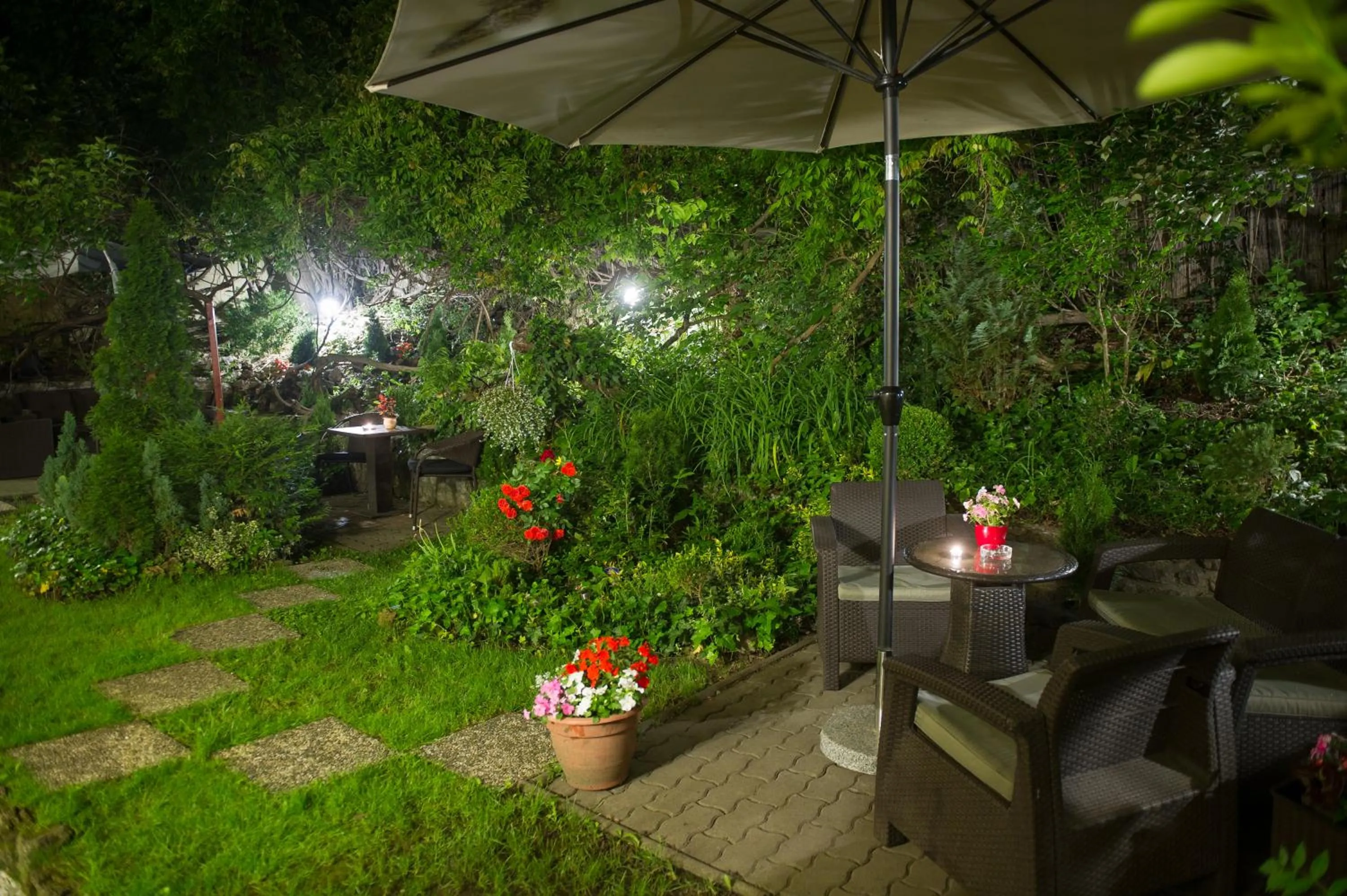 Garden in Hotel Romantik Eger