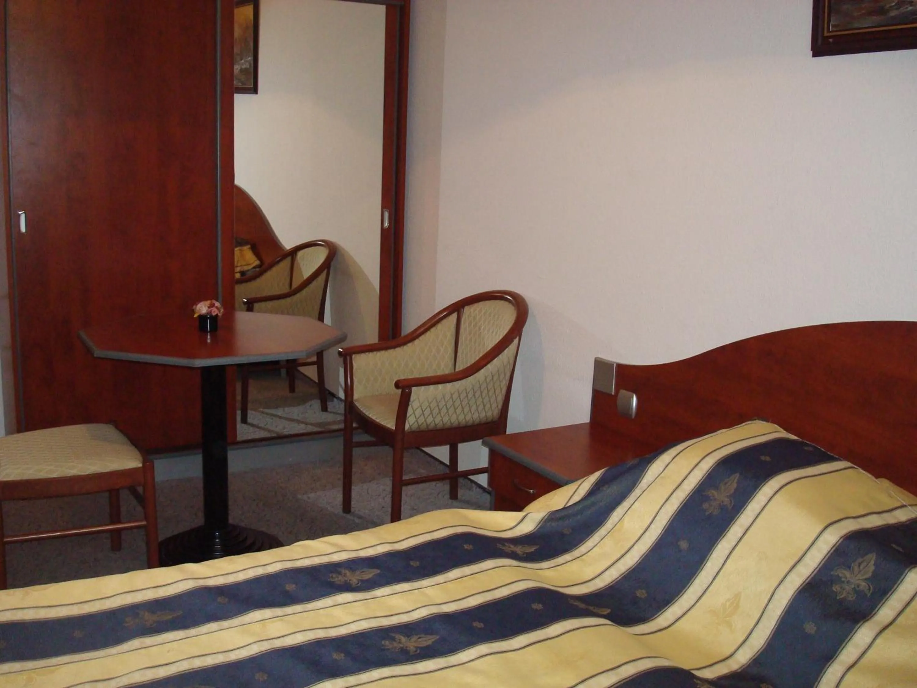 Bed in Hotel Romantik Eger