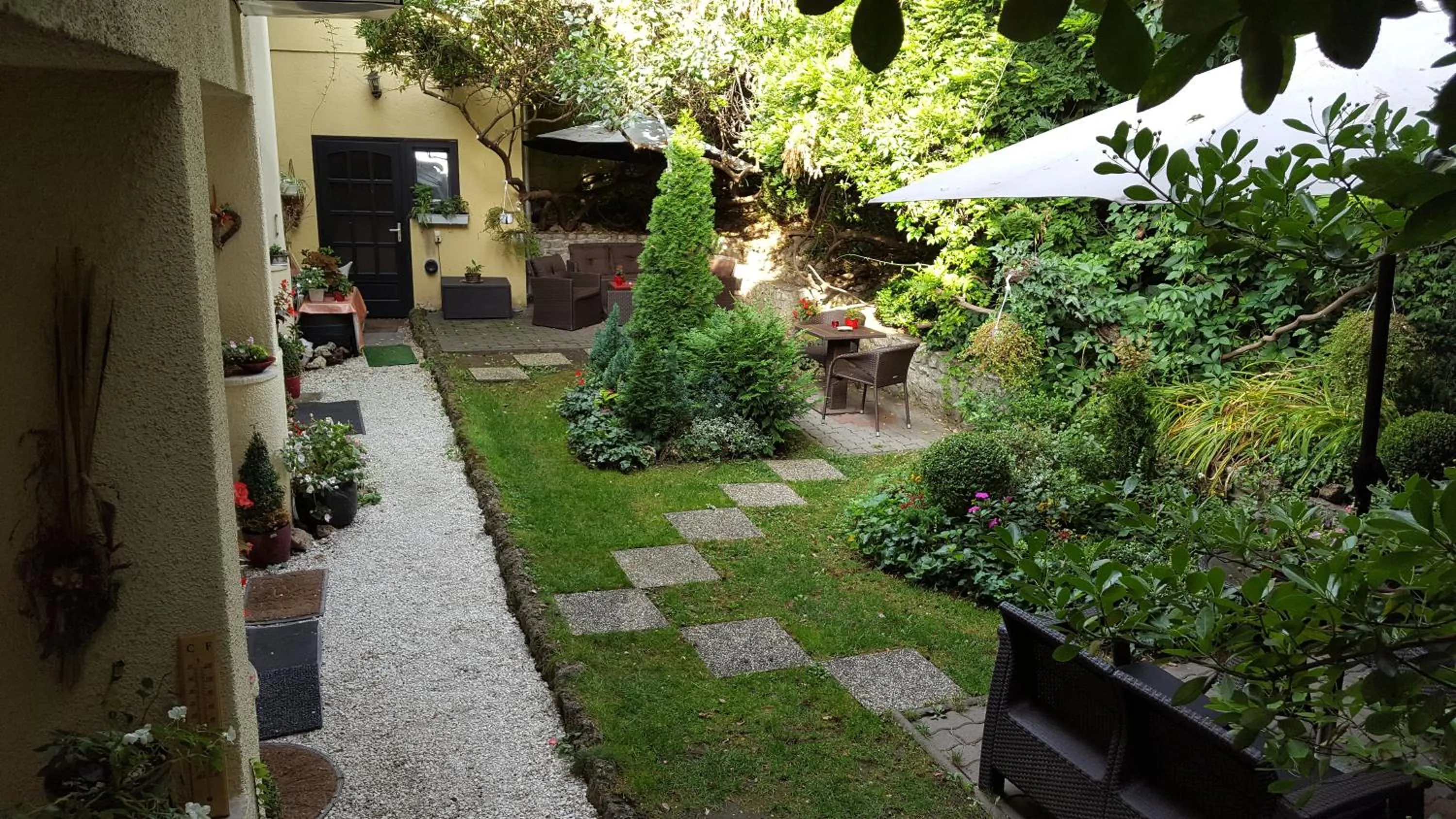 Garden in Hotel Romantik Eger