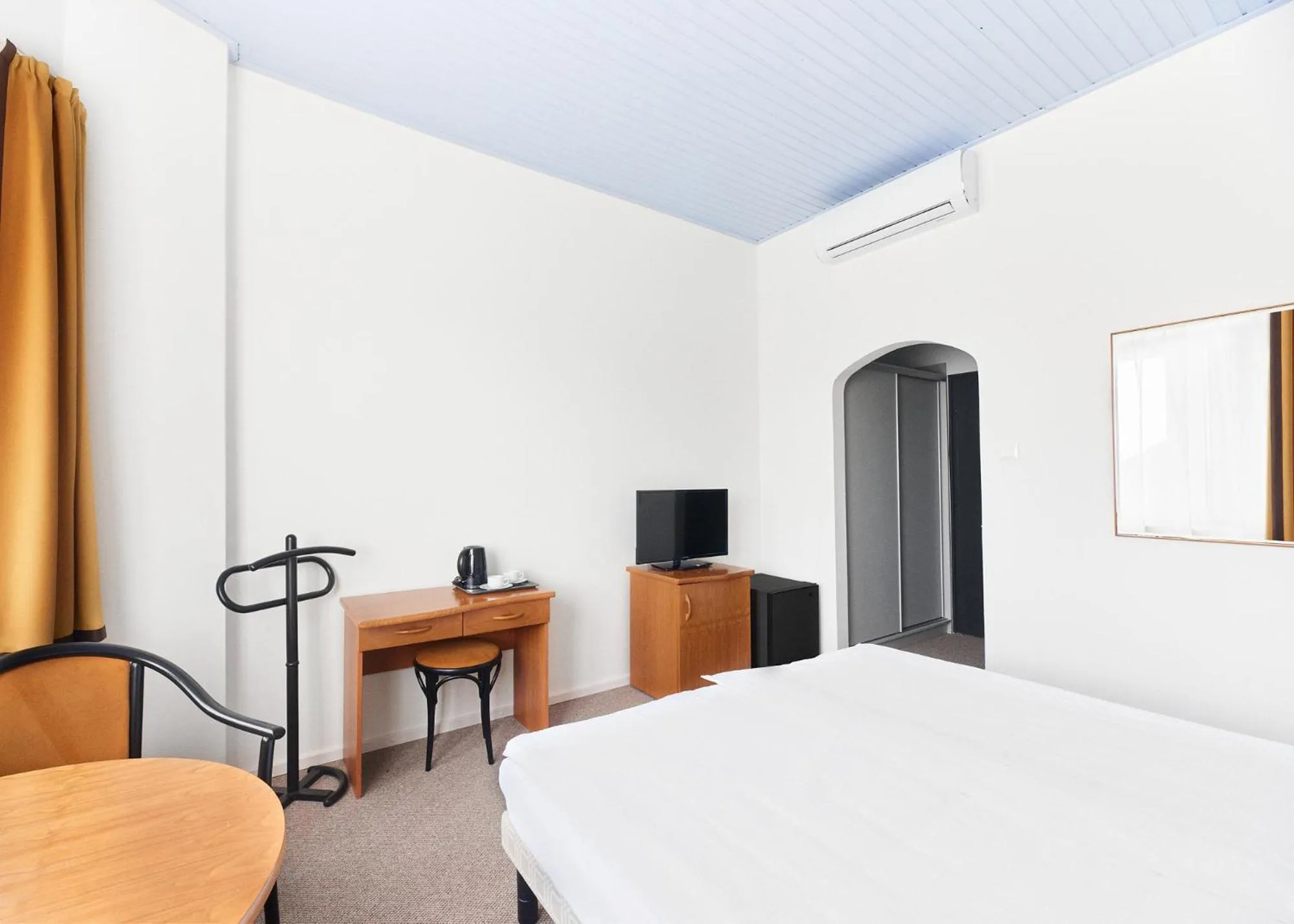 Photo of the whole room in Lorelei Pension Adults Only