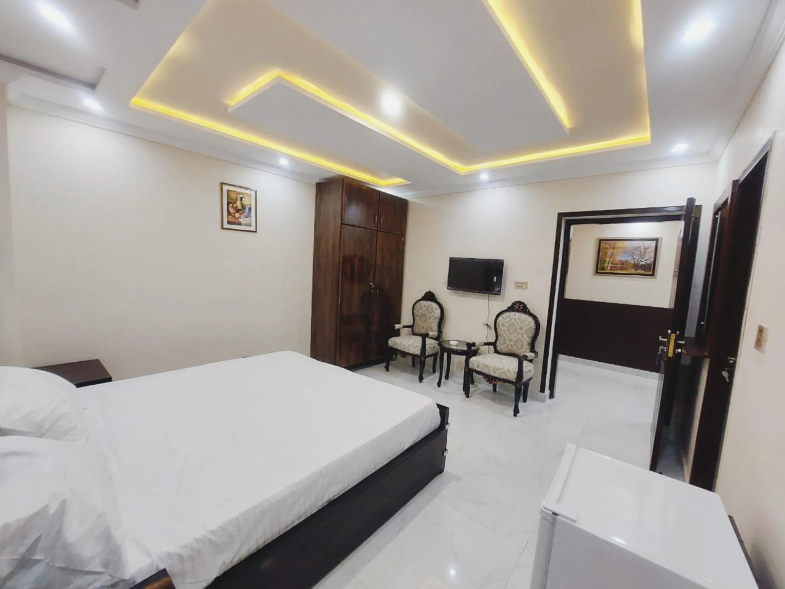 Photo of the whole room, Bed in Hotel White Pearl