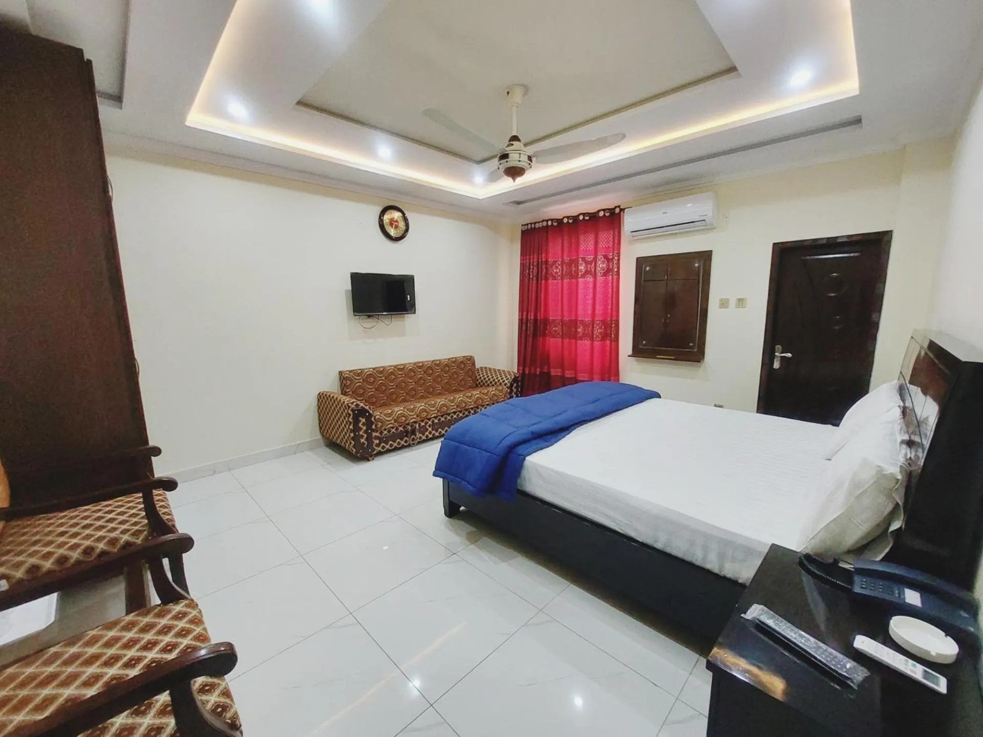 Photo of the whole room, Bed in Hotel White Pearl