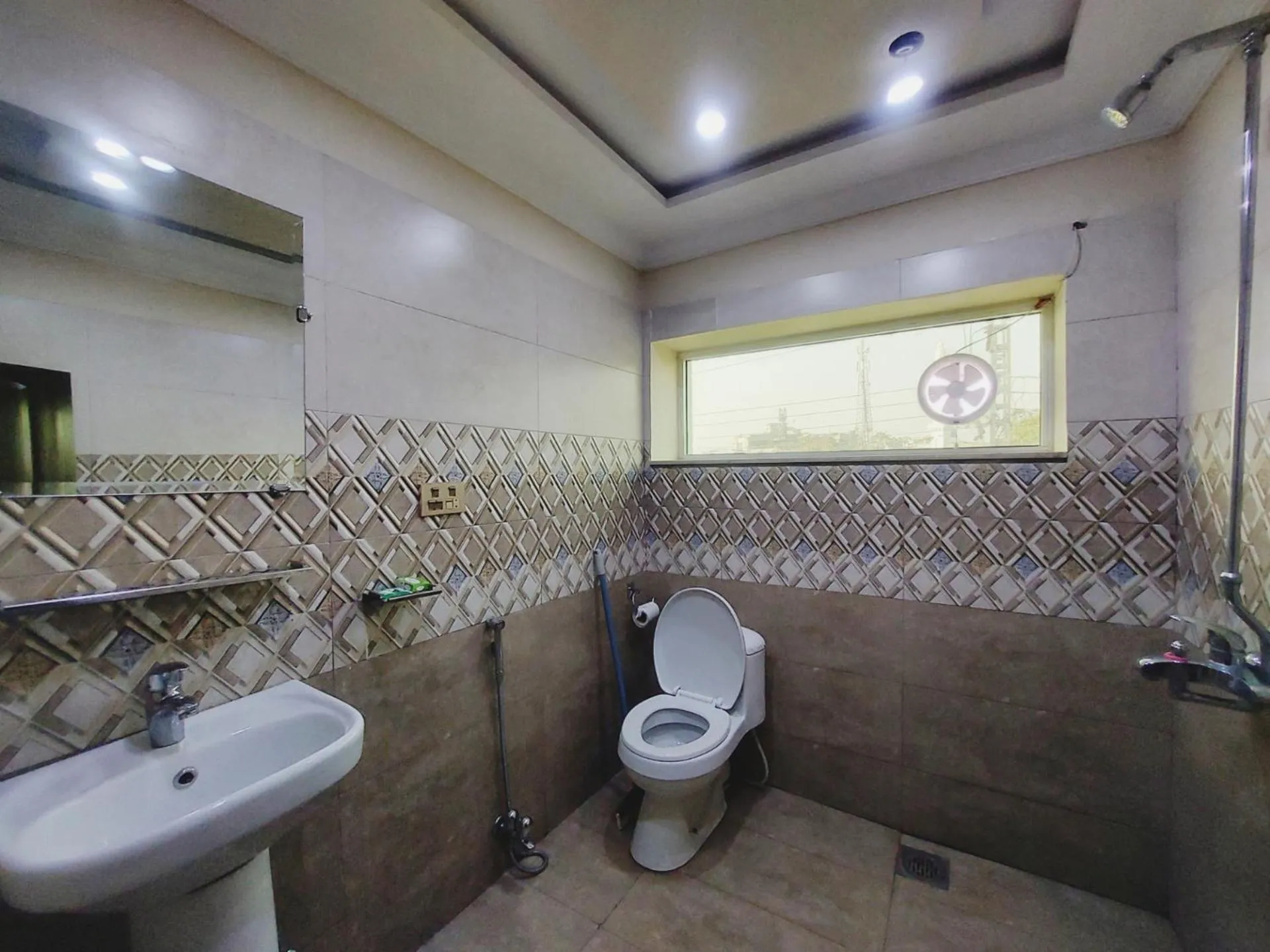 Bathroom in Hotel White Pearl