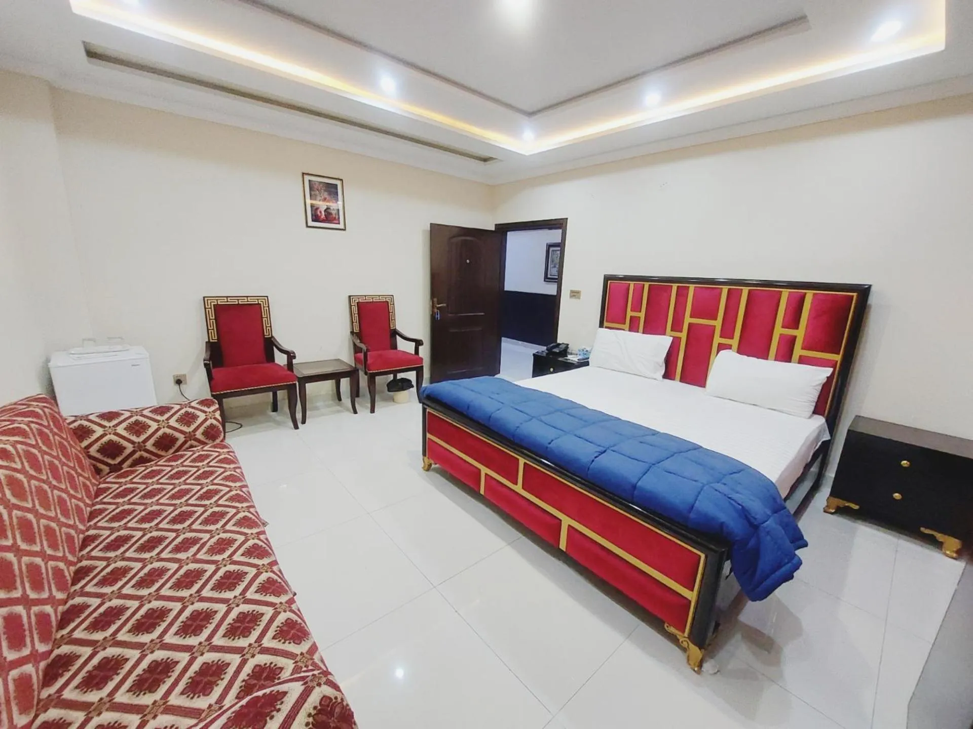 Photo of the whole room, Bed in Hotel White Pearl