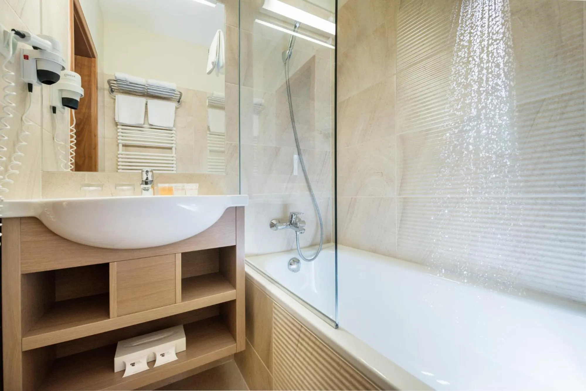 Bathroom in Hotel Europa Fit Hévíz