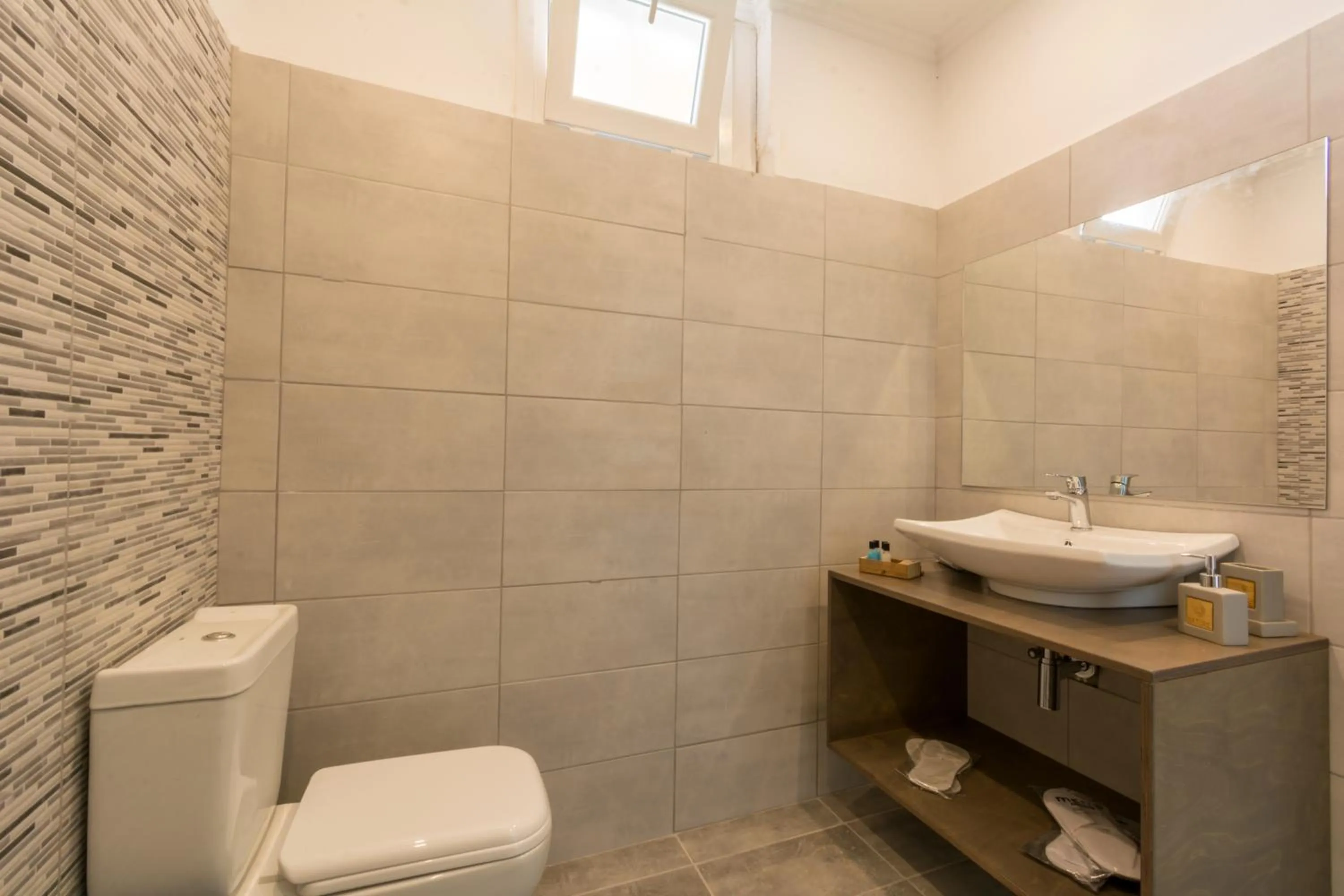 Shower in Euphoria complex