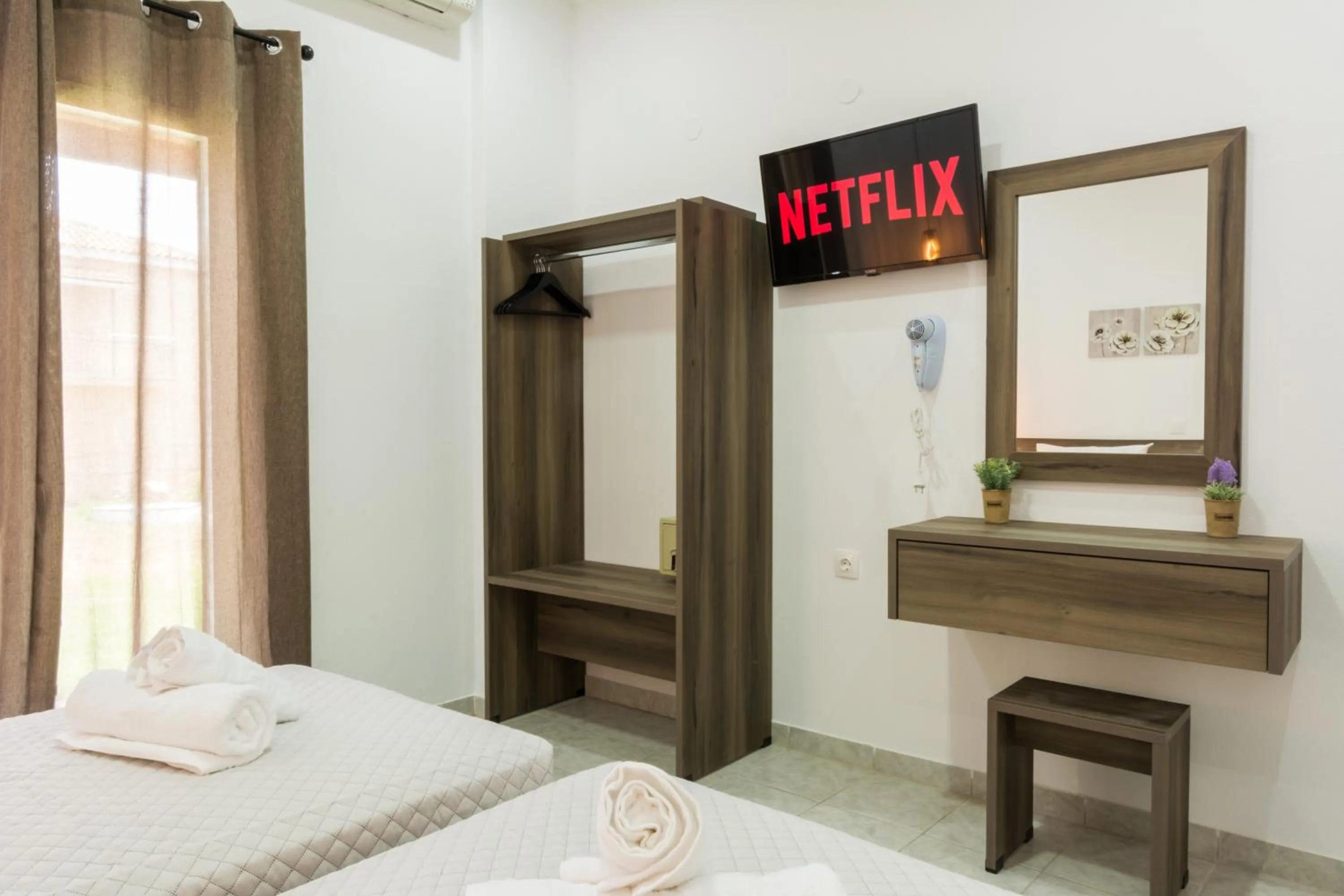 Bedroom, Bed in Euphoria complex