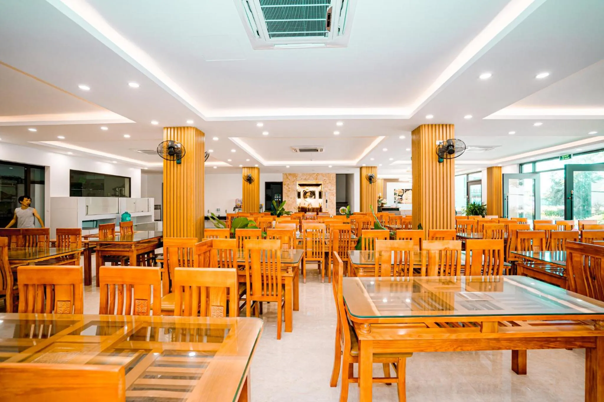 Restaurant/places to eat in QUANG VINH HOTEL