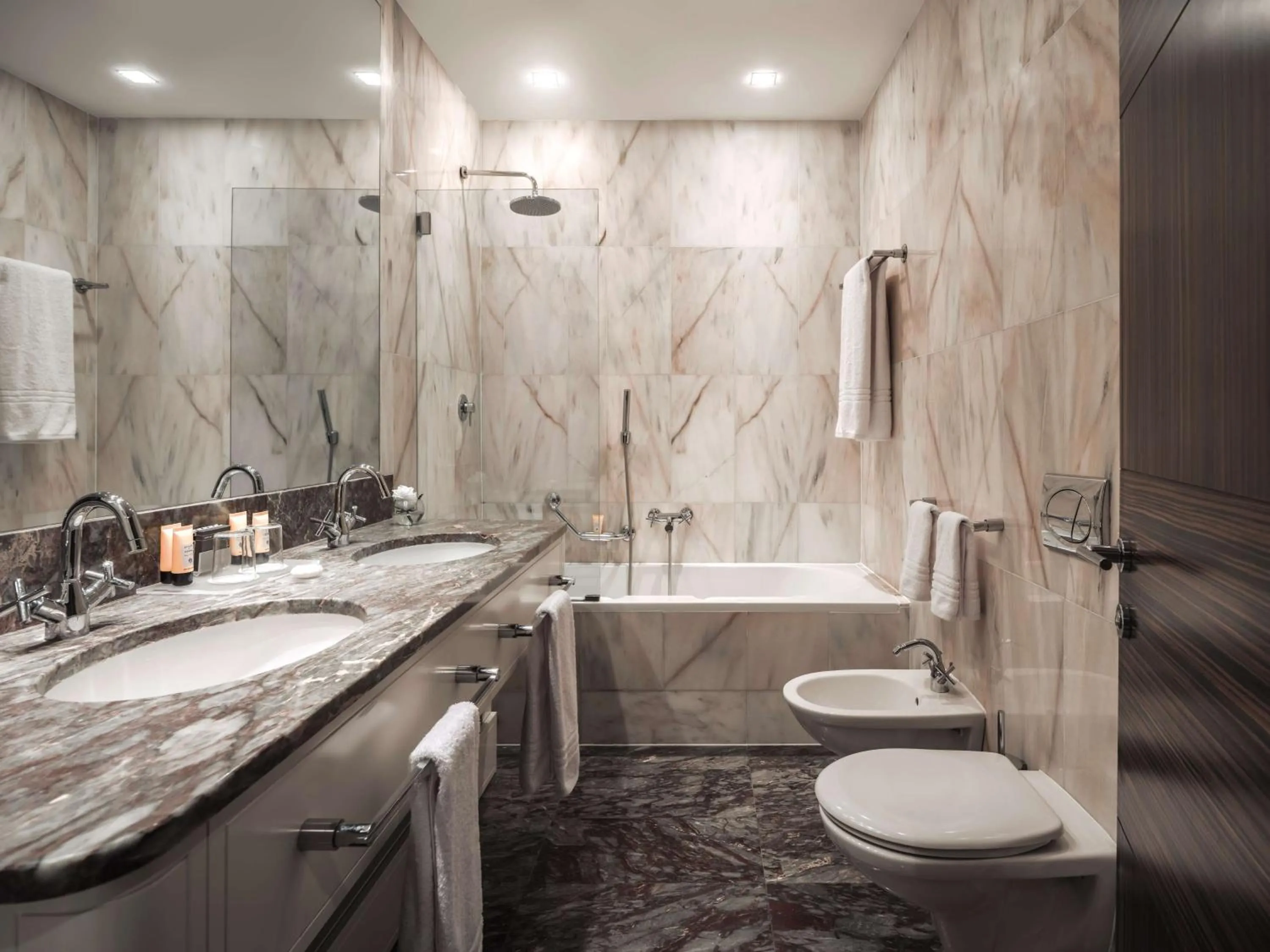 Bathroom in Anantara New York Palace Budapest - A Leading Hotel of the World