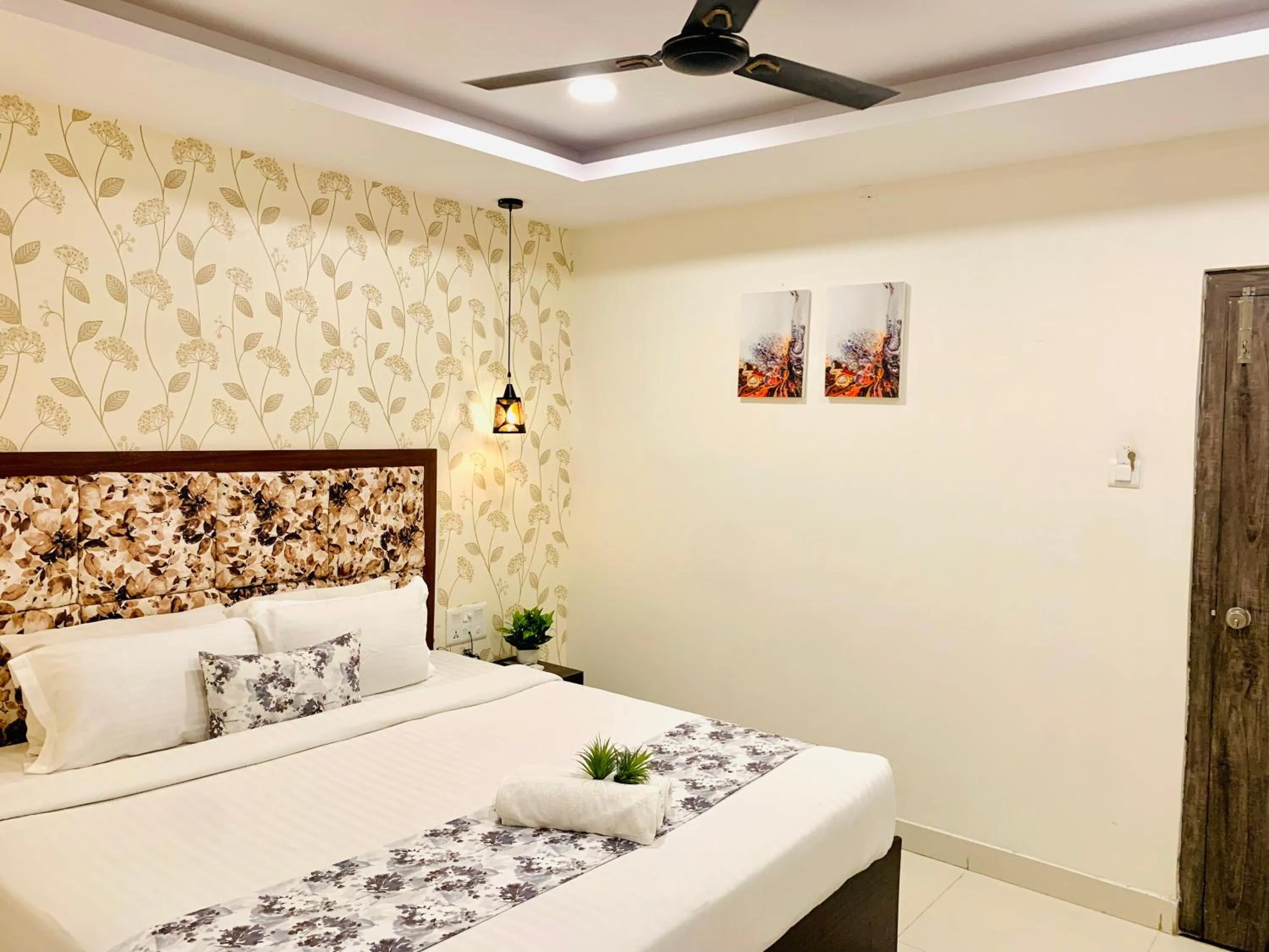 Bedroom, Bed in Hotel oak by signature airport zone hyderabad