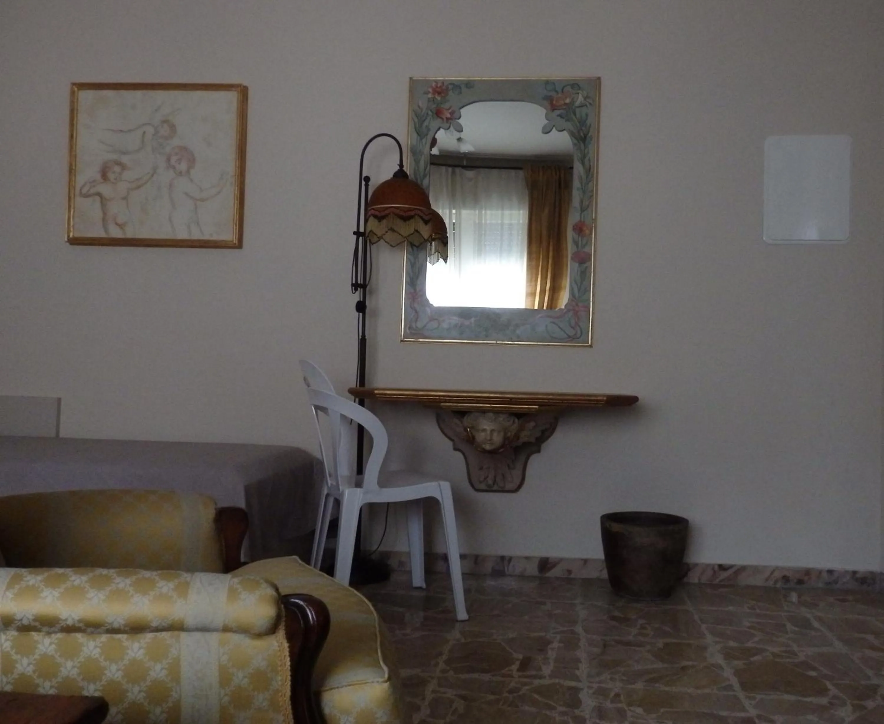 Decorative detail in Riflessi d'Arte