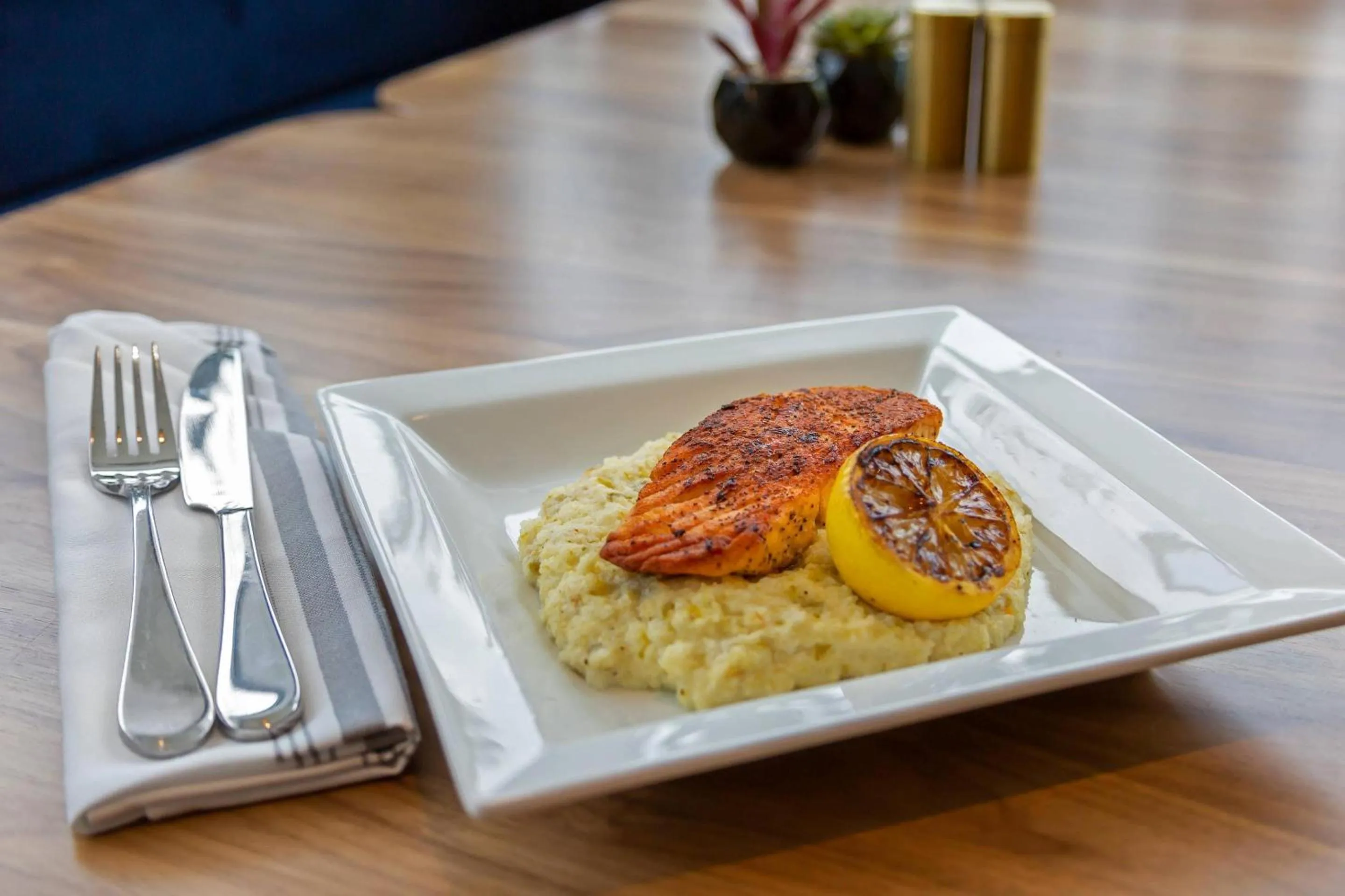 Restaurant/places to eat in Cambria Hotel Austin Airport