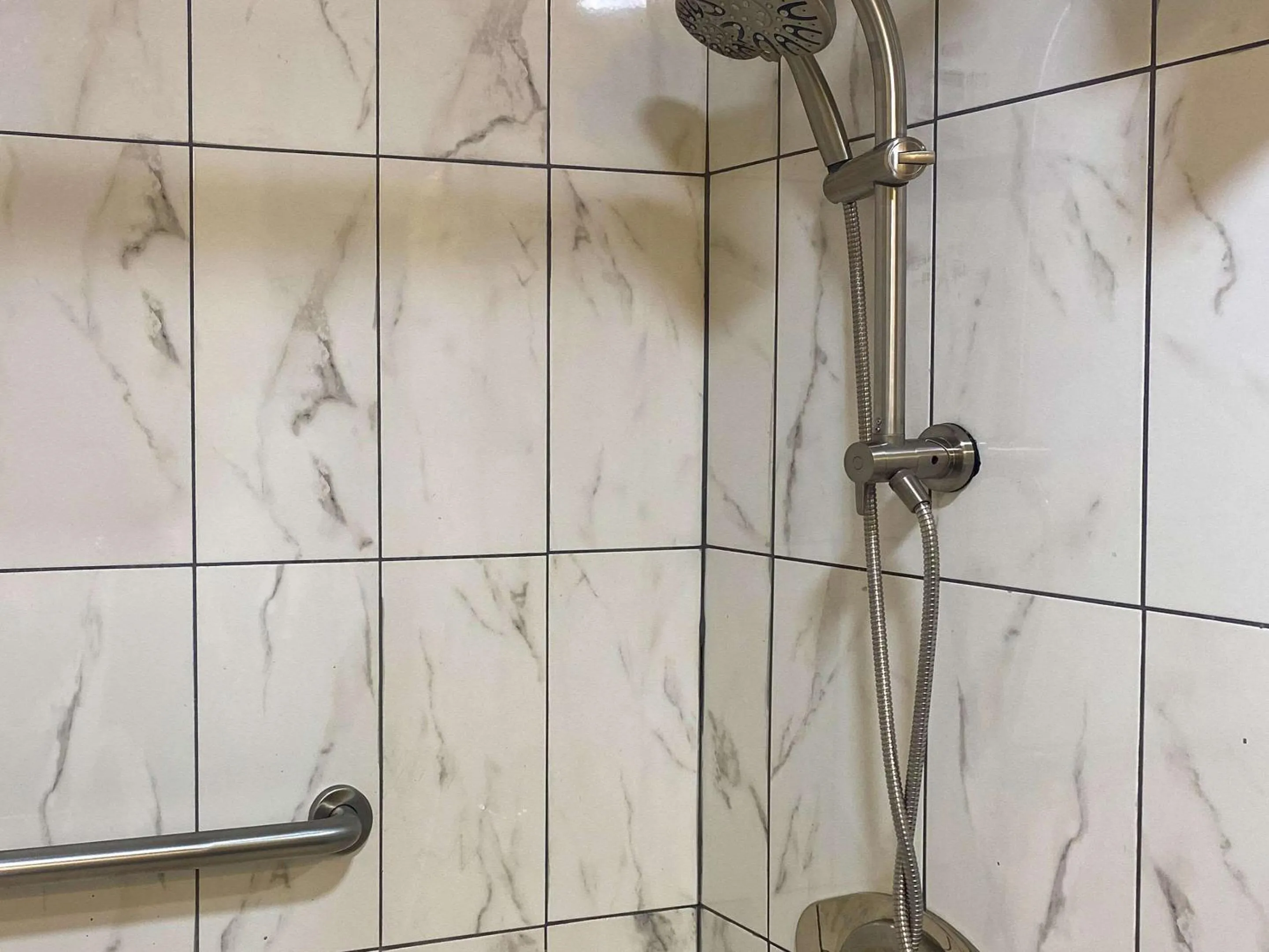 Bathroom in Suburban Studios Buffalo Airport