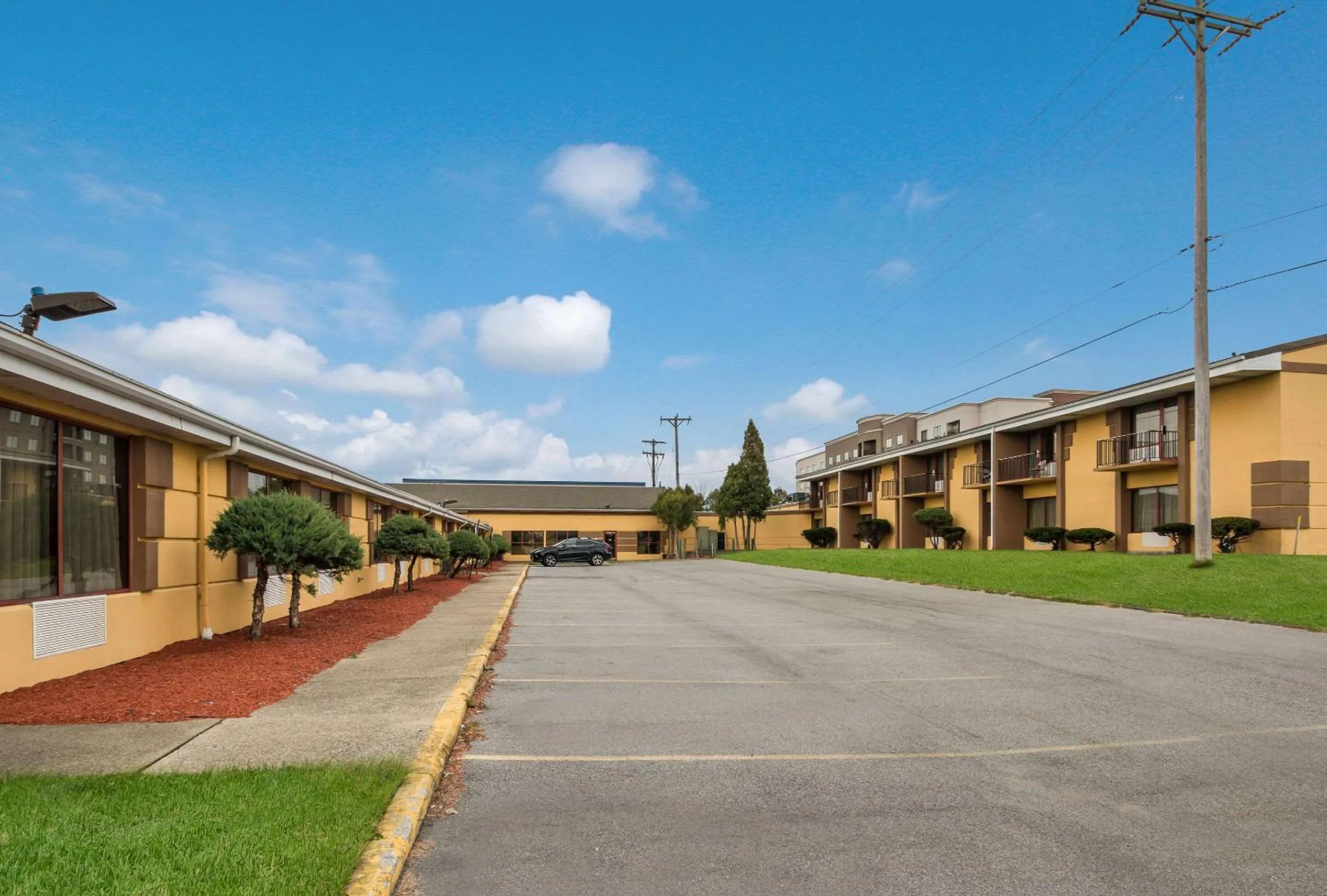 Property building in Suburban Studios Buffalo Airport