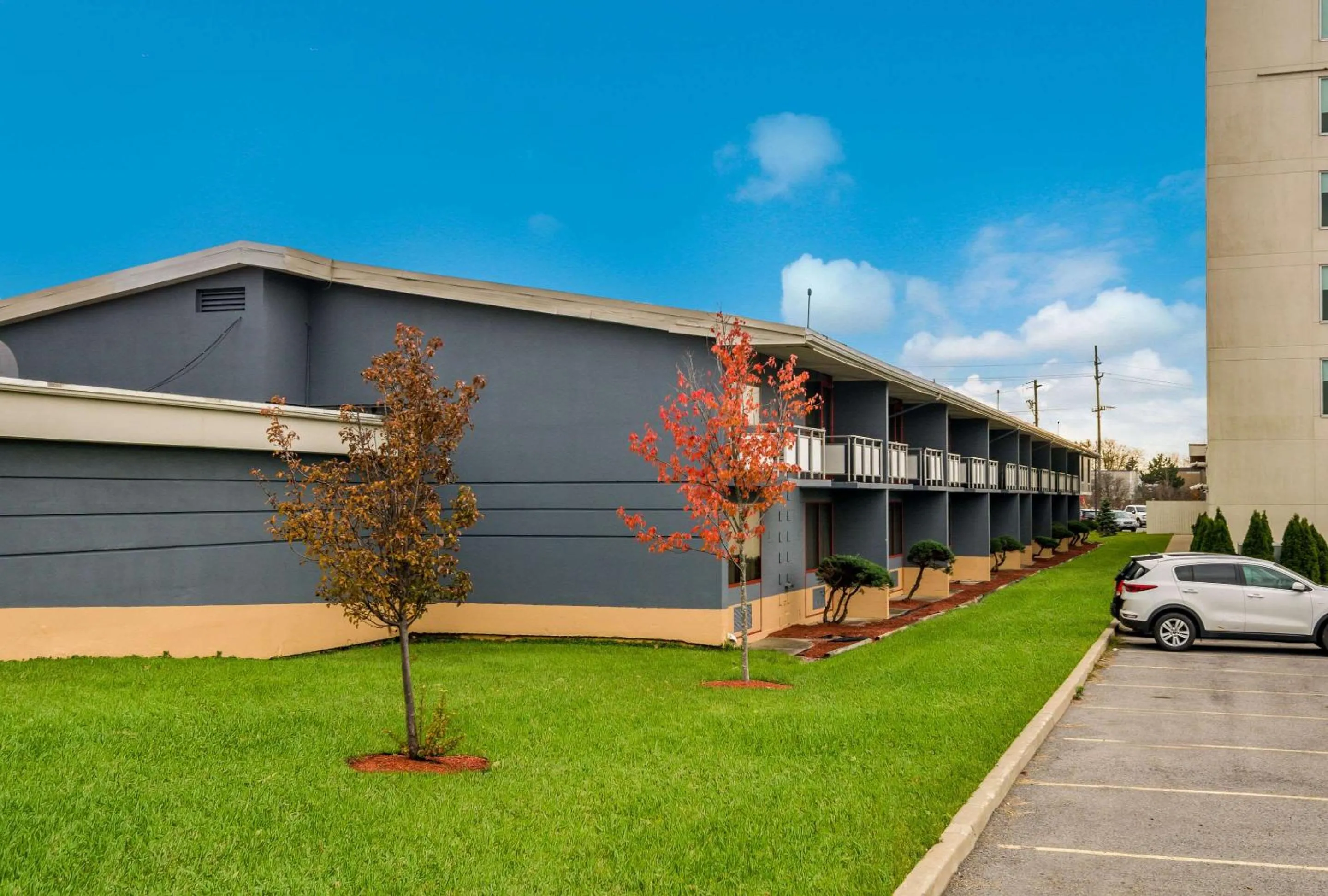 Property building in Suburban Studios Buffalo Airport