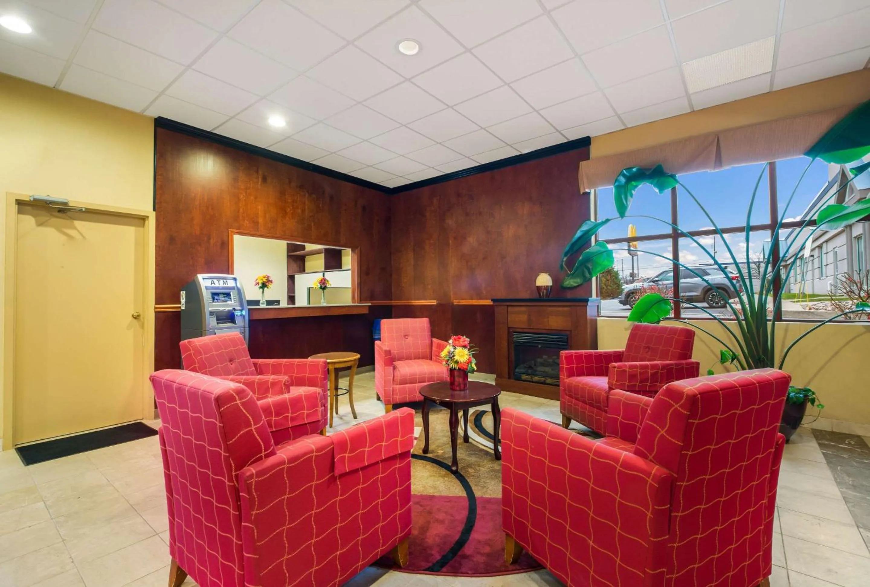 Lobby or reception in Suburban Studios Buffalo Airport