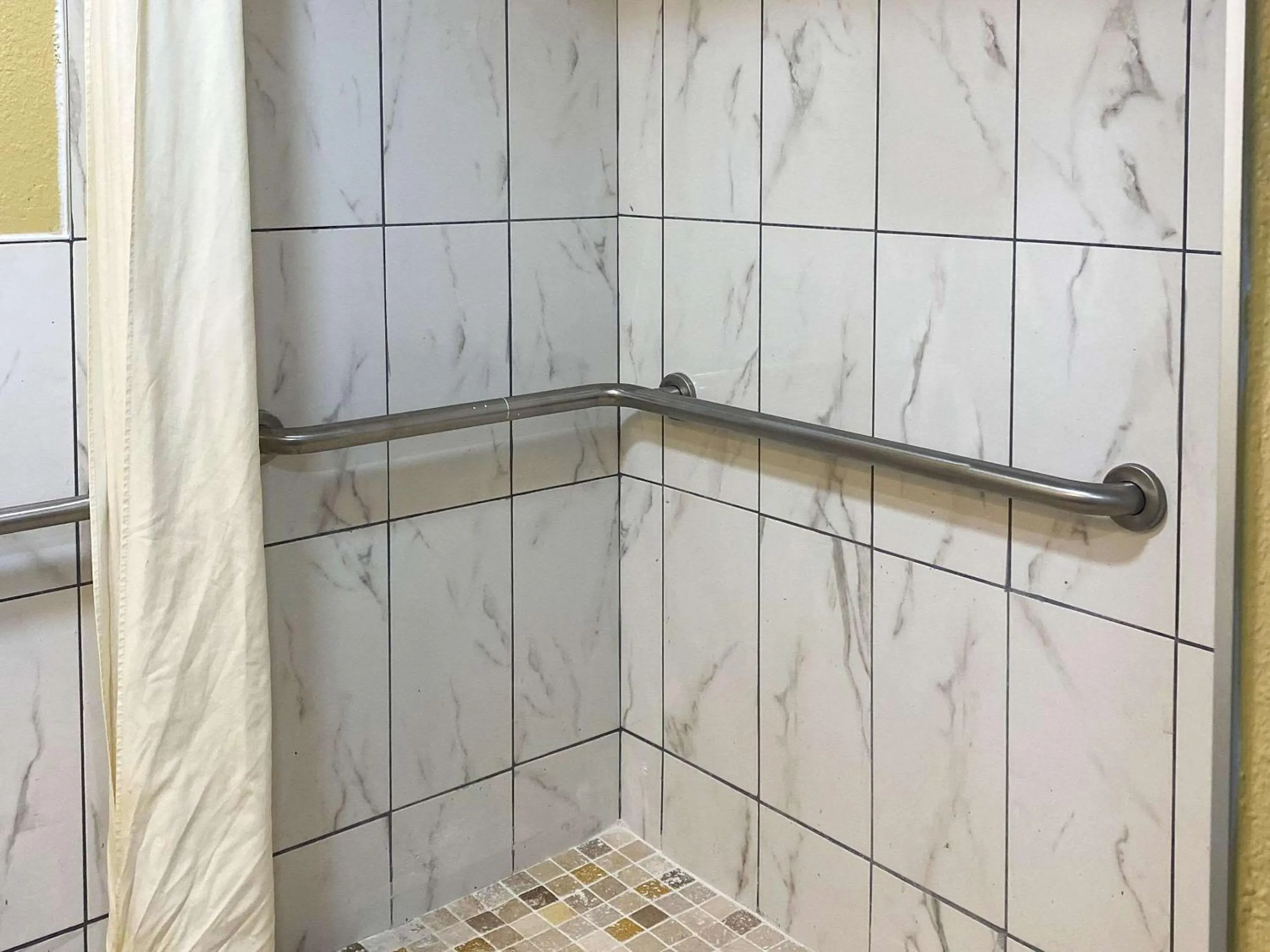 Bathroom in Suburban Studios Buffalo Airport