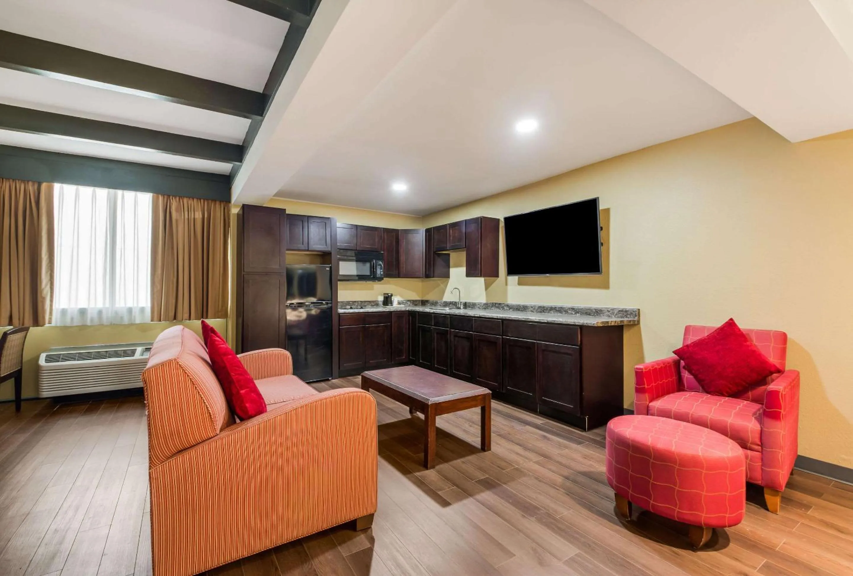 Bedroom in Suburban Studios Buffalo Airport