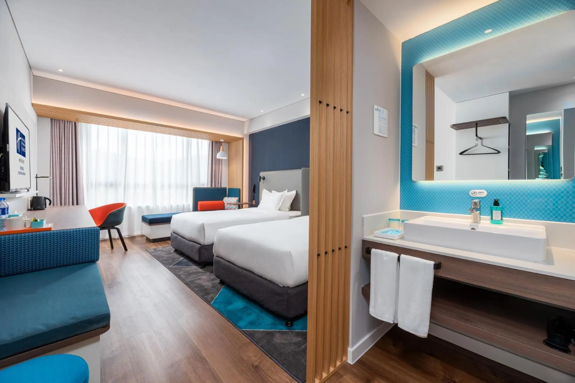 Bed in Holiday Inn Express Dongyang Hengdian, an IHG Hotel