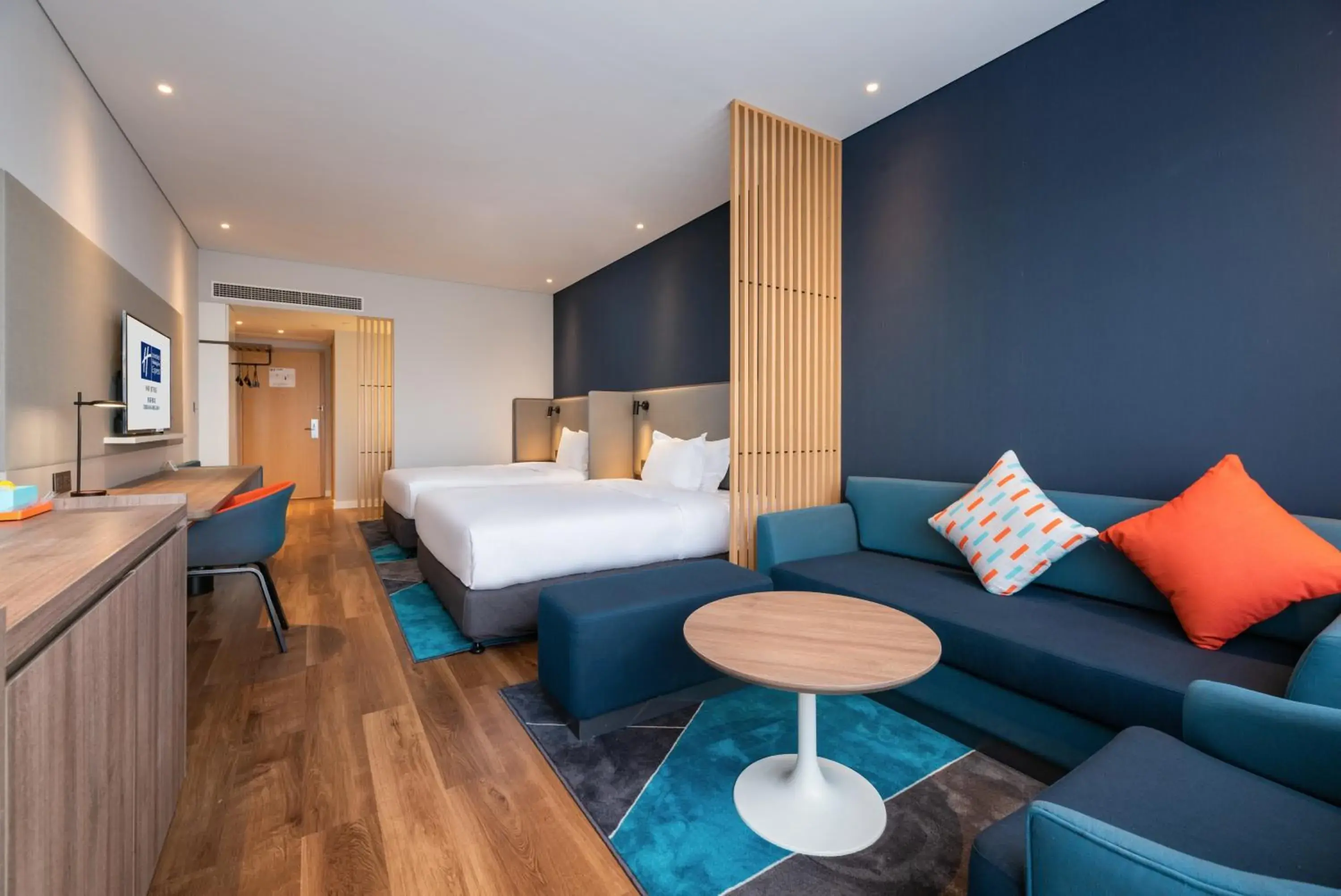 Standard Queen Room with Two Queen Beds in Holiday Inn Express Dongyang Hengdian, an IHG Hotel Standard Queen Room with Two Queen Beds in Holiday Inn Express Dongyang Hengdian, an IHG Hotel