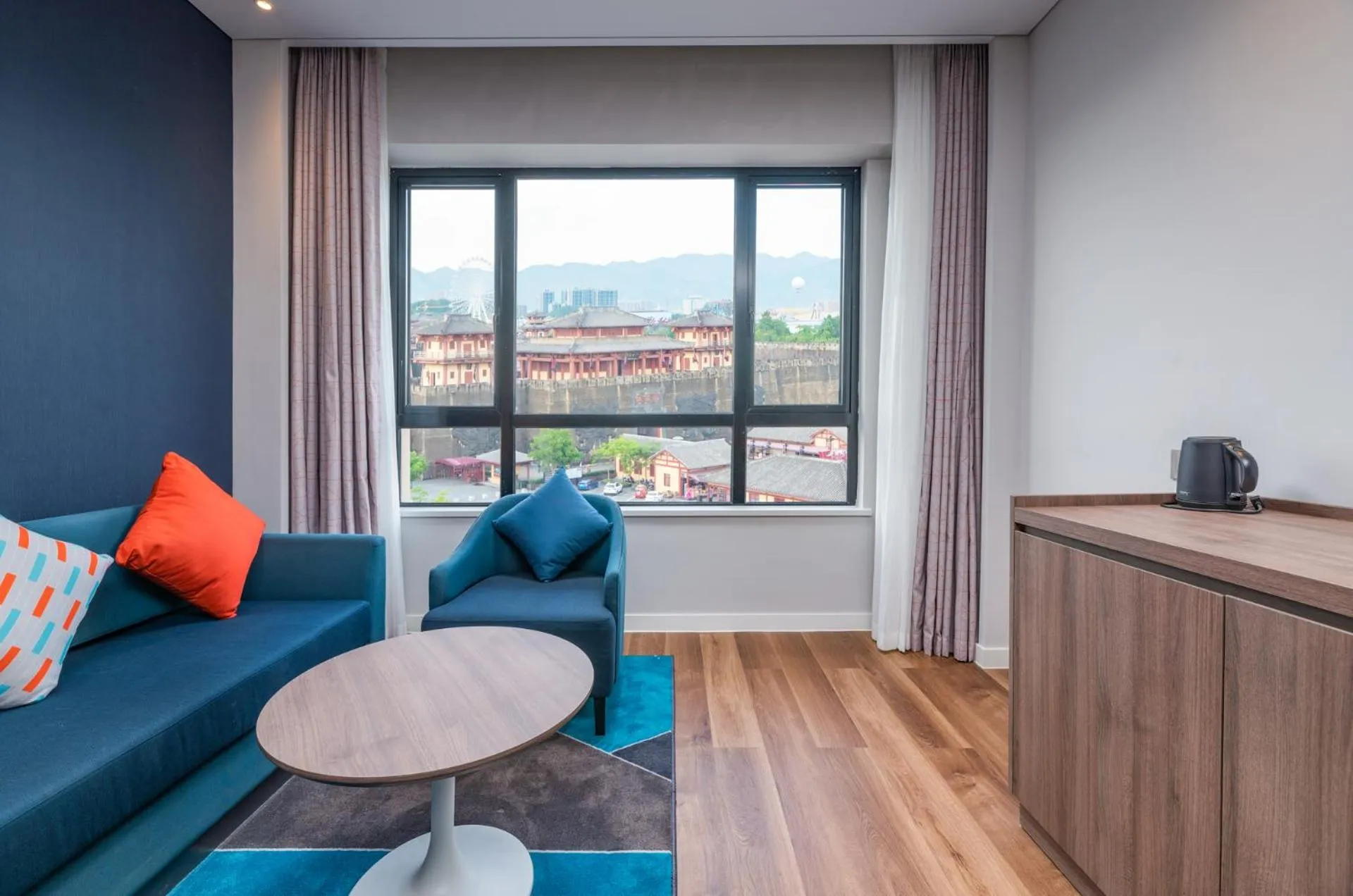 Holiday Inn Express Dongyang Hengdian, an IHG Hotel