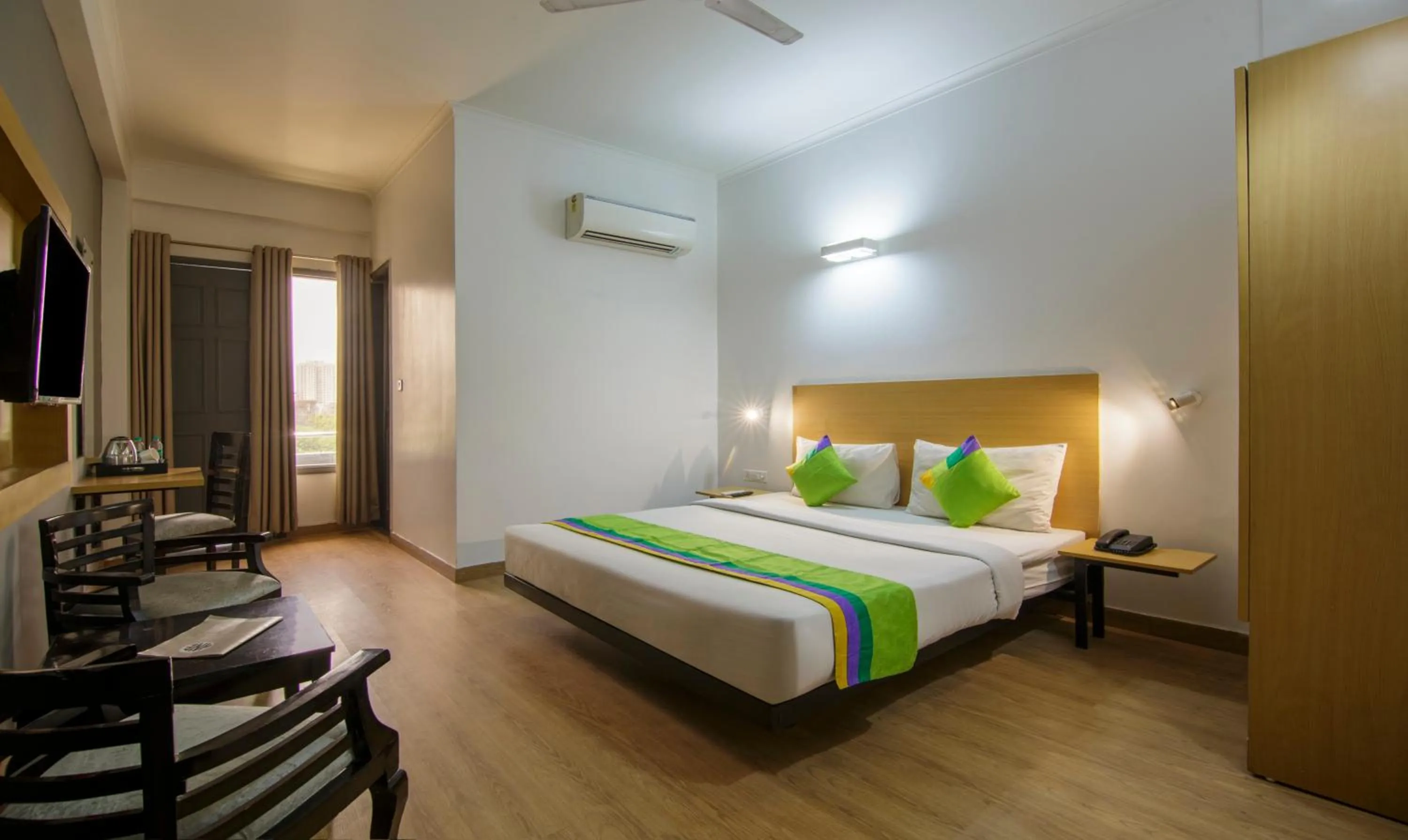 Bed in Treebo Noida Express