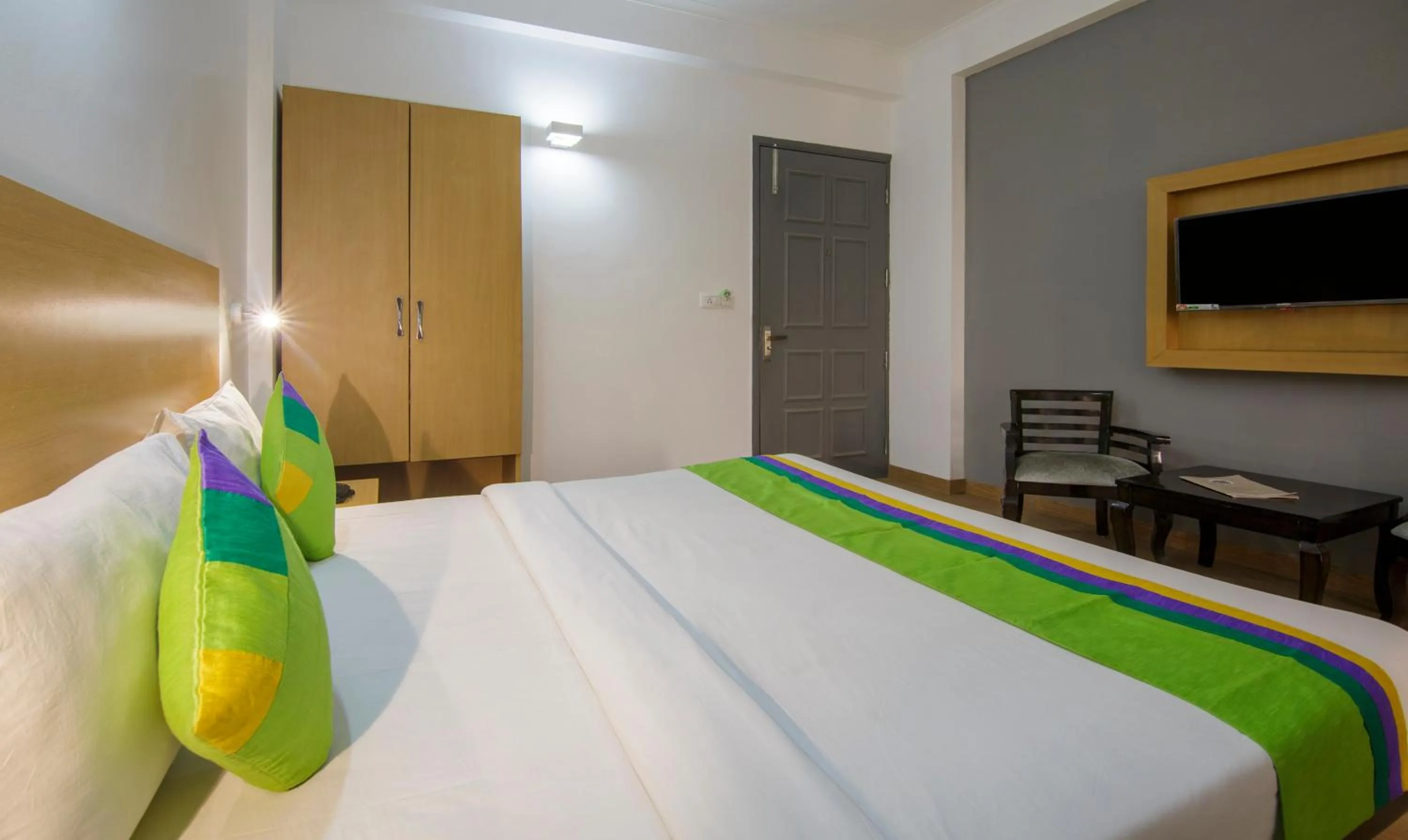 Bed in Treebo Noida Express