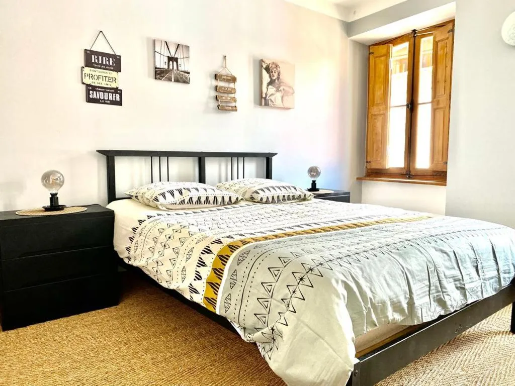 Bed in Rooftop Face à la Cité 'RFC'